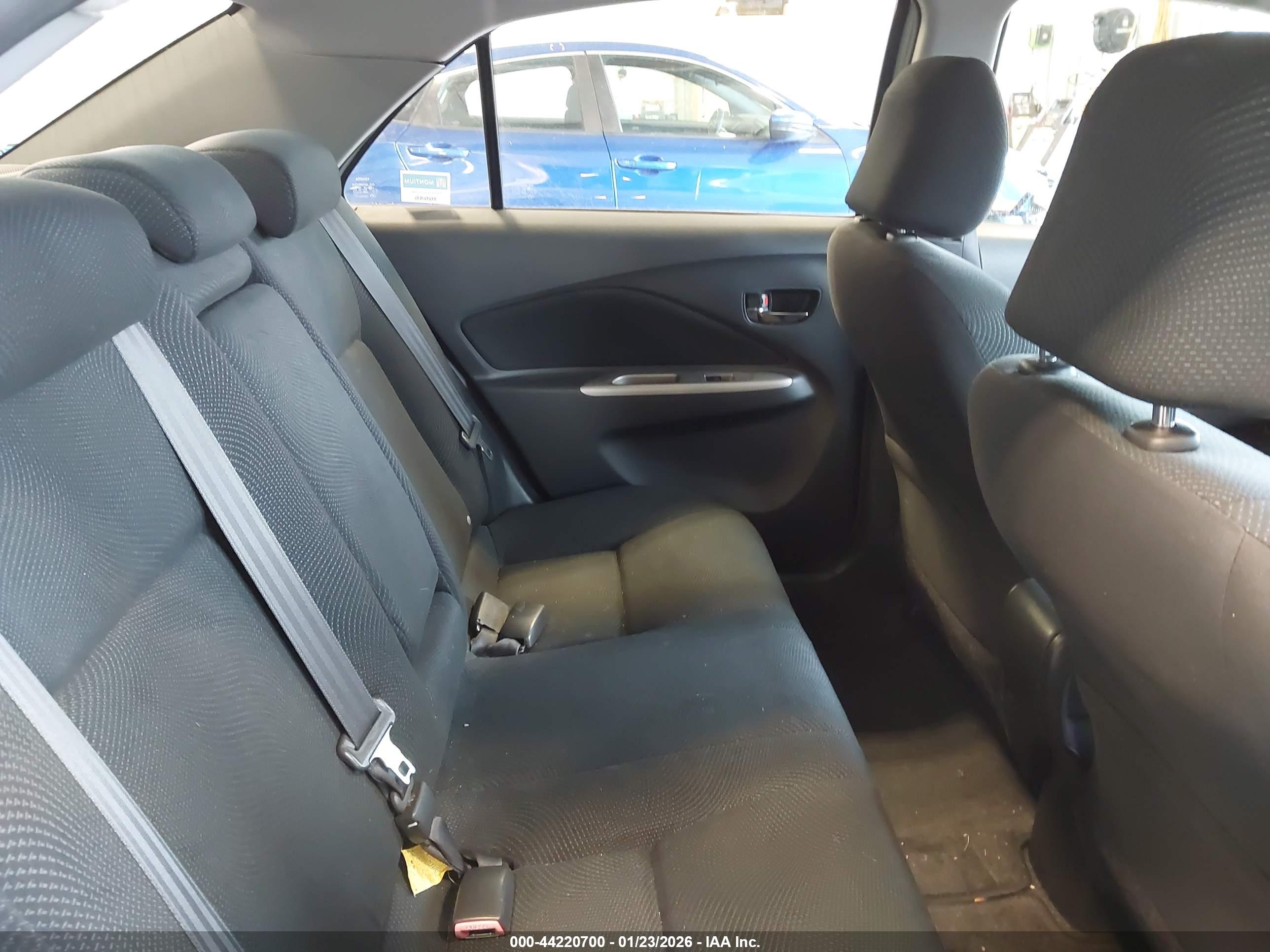 TOYOTA YARIS image 8