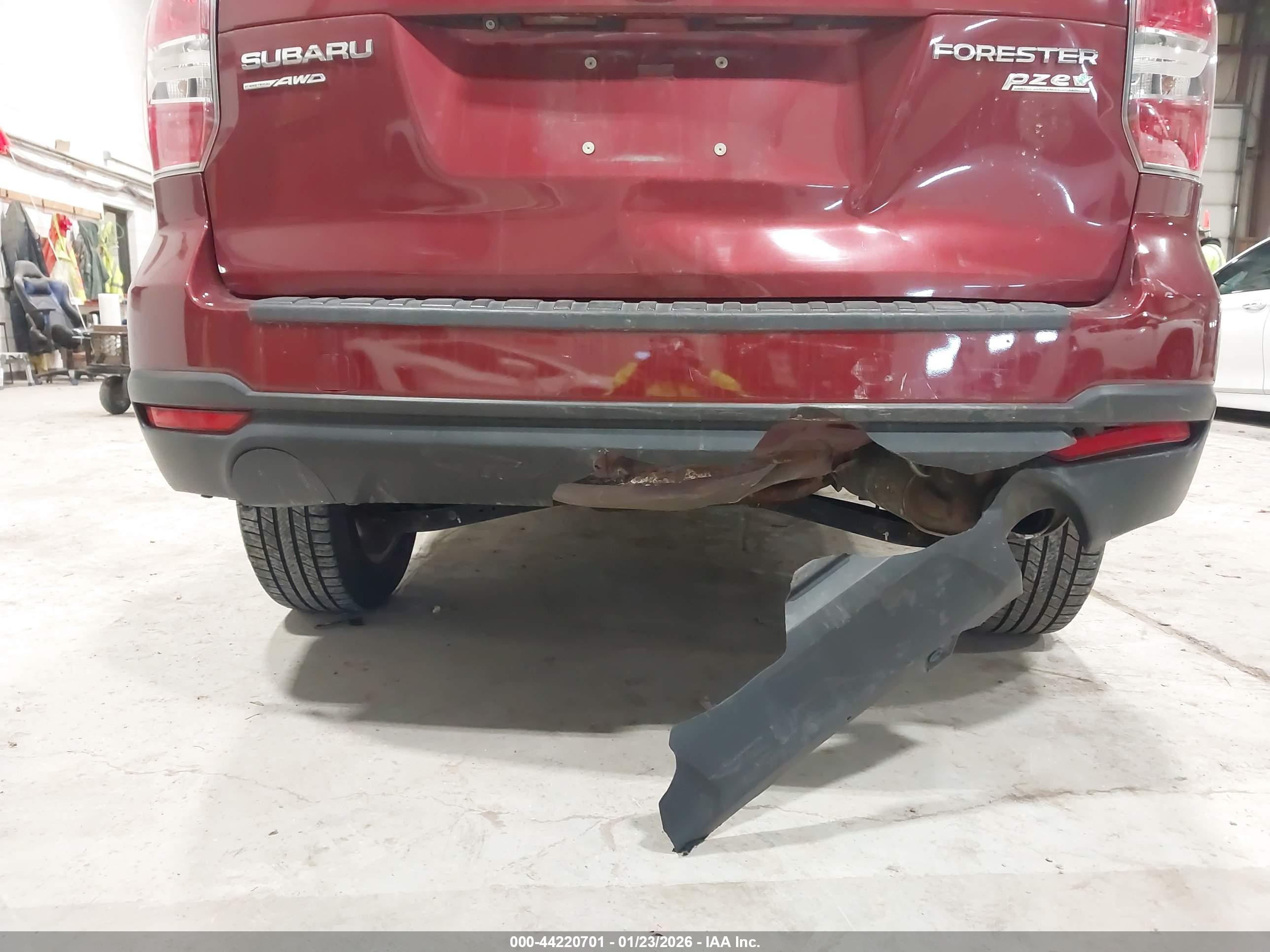 SUBARU FORESTER image 6