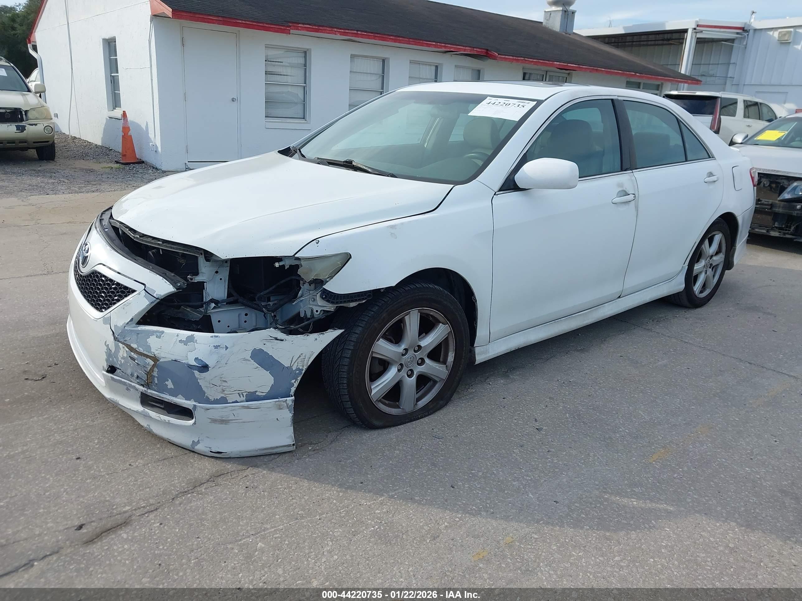 TOYOTA CAMRY image 2
