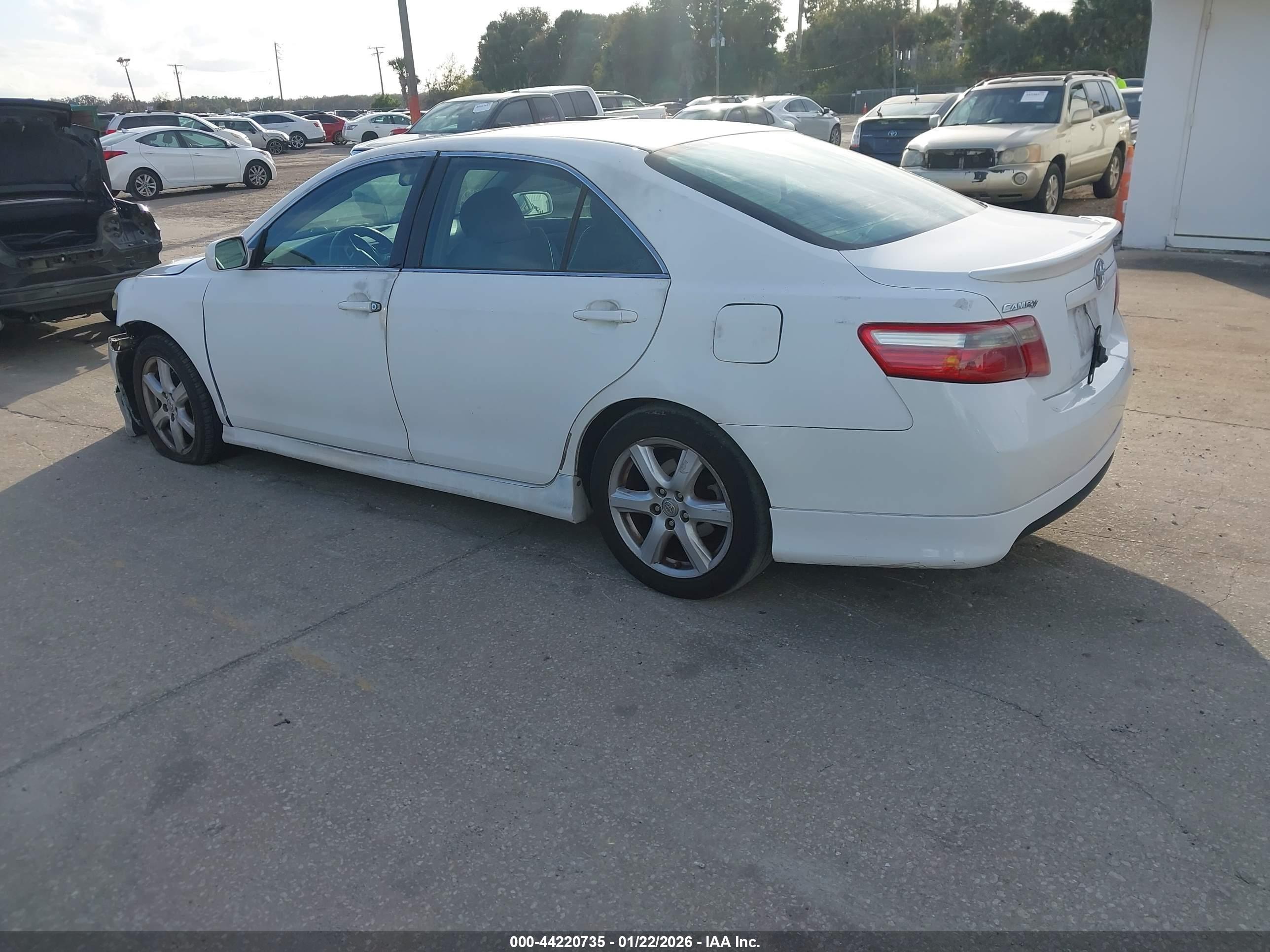 TOYOTA CAMRY image 3