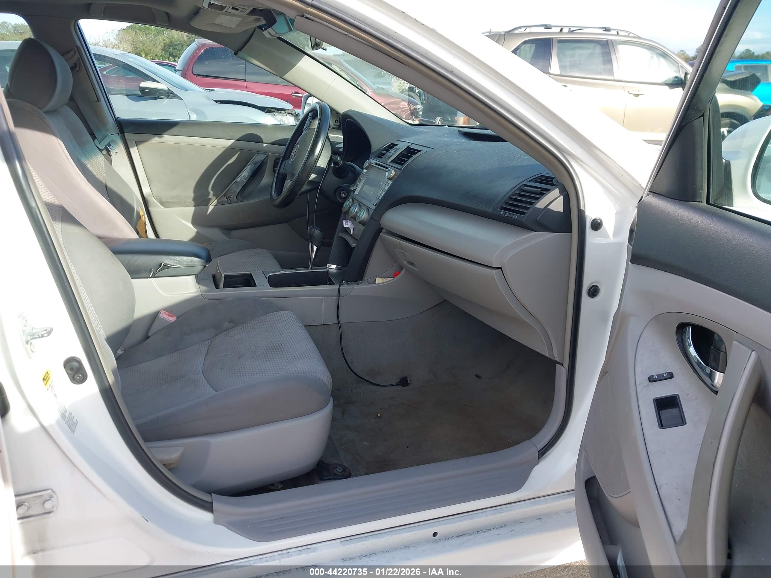 TOYOTA CAMRY image 5