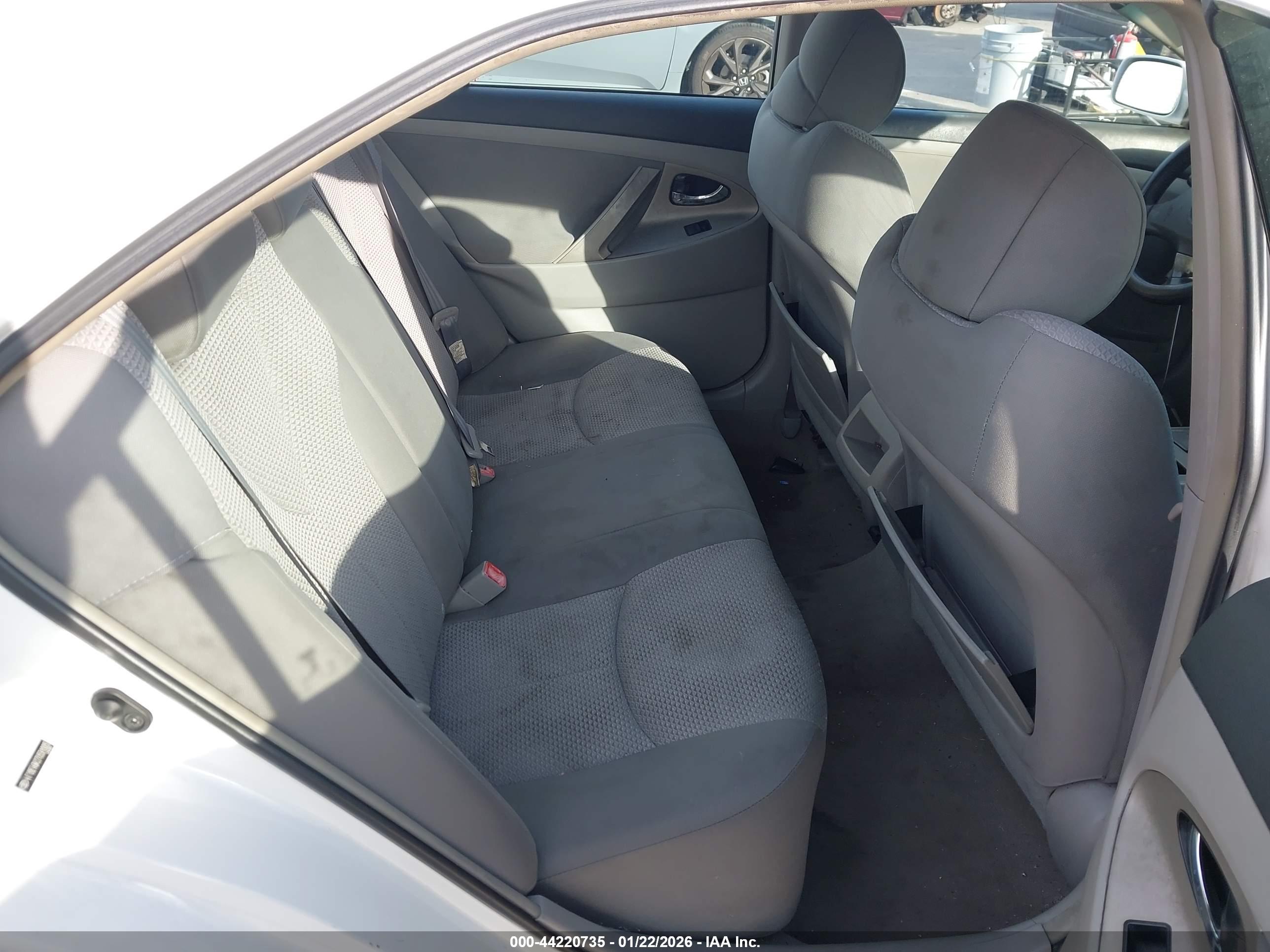 TOYOTA CAMRY image 8