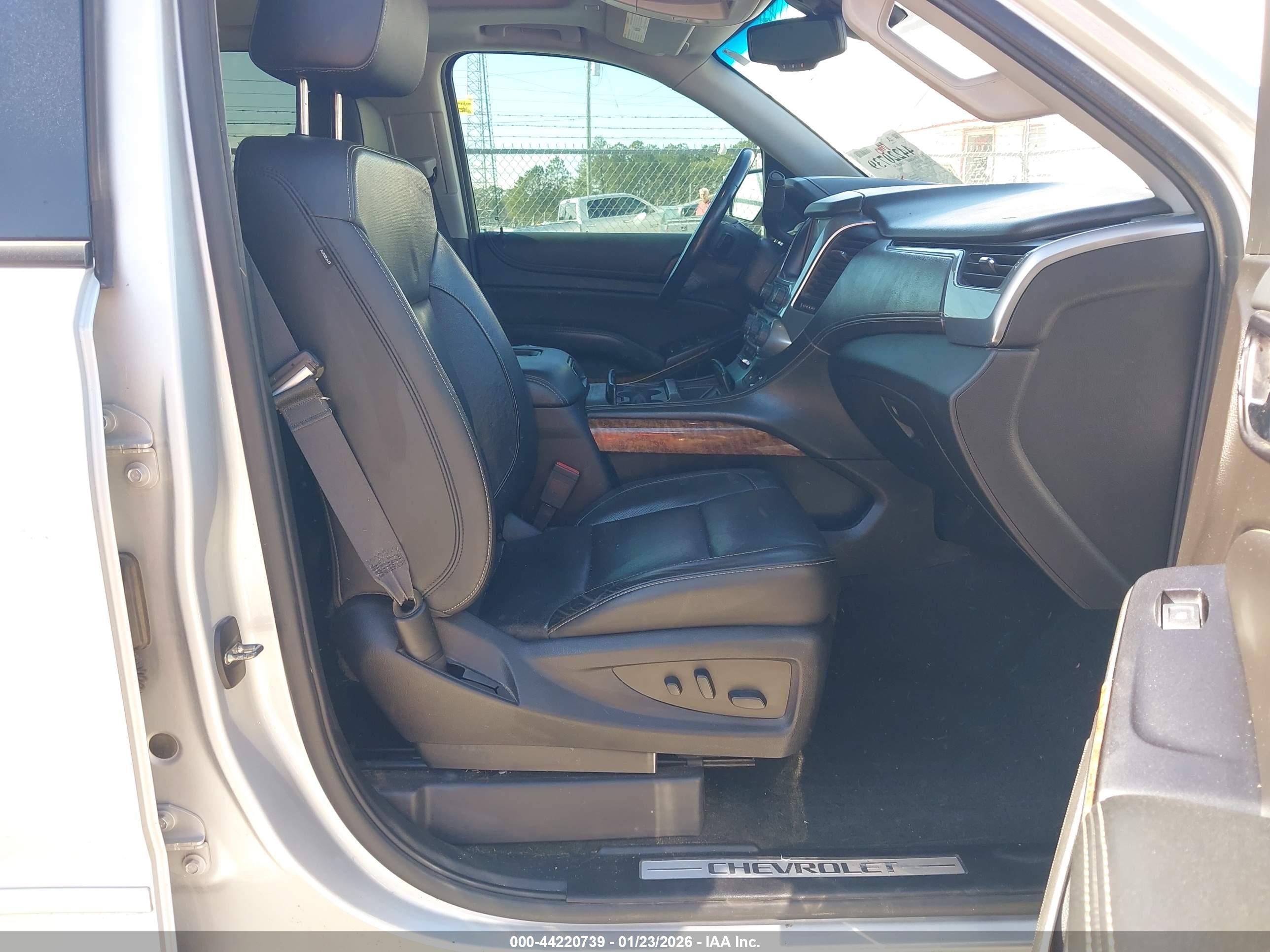 CHEVROLET TAHOE image 5