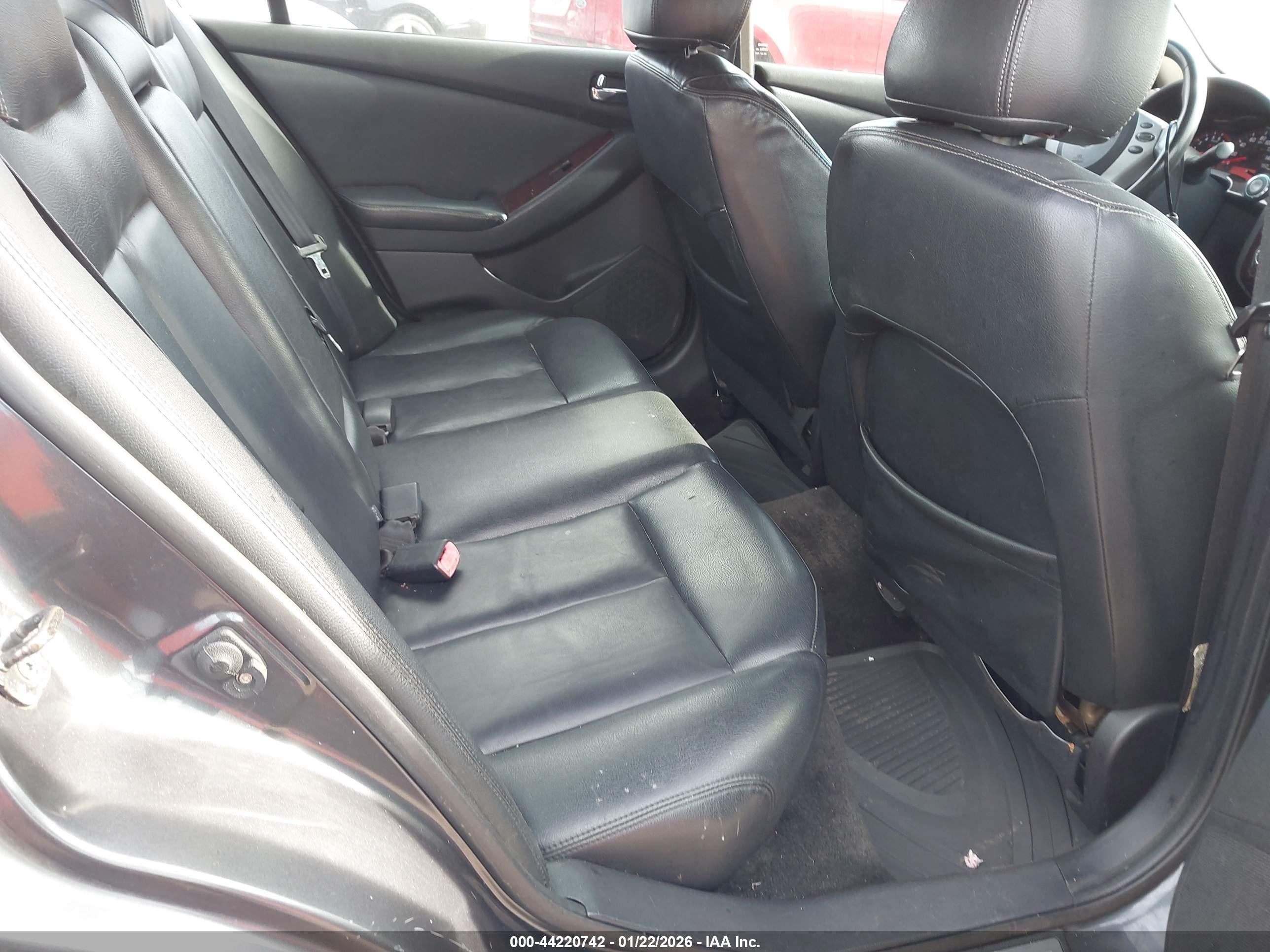 NISSAN ALTIMA image 8