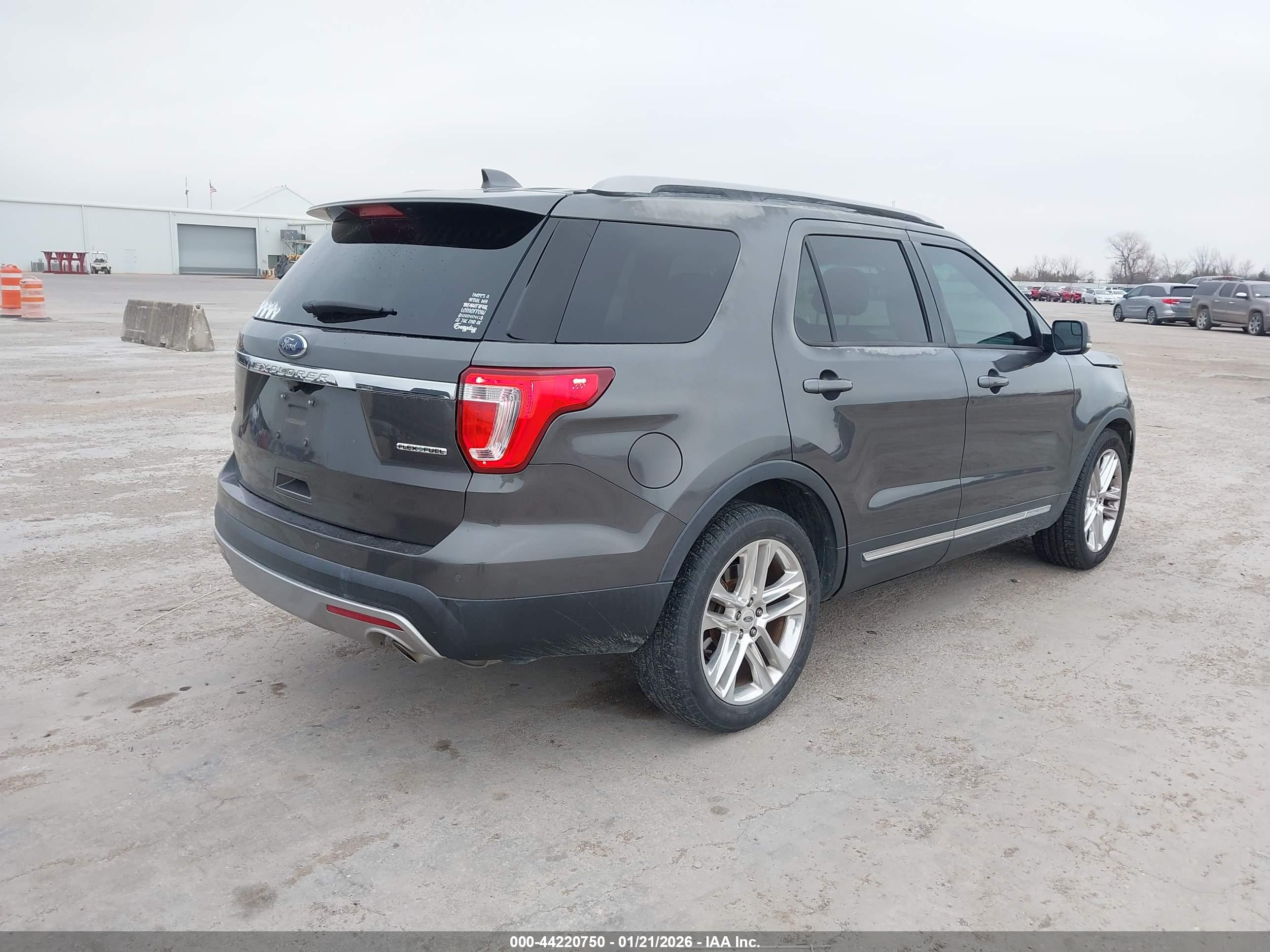 FORD EXPLORER image 4
