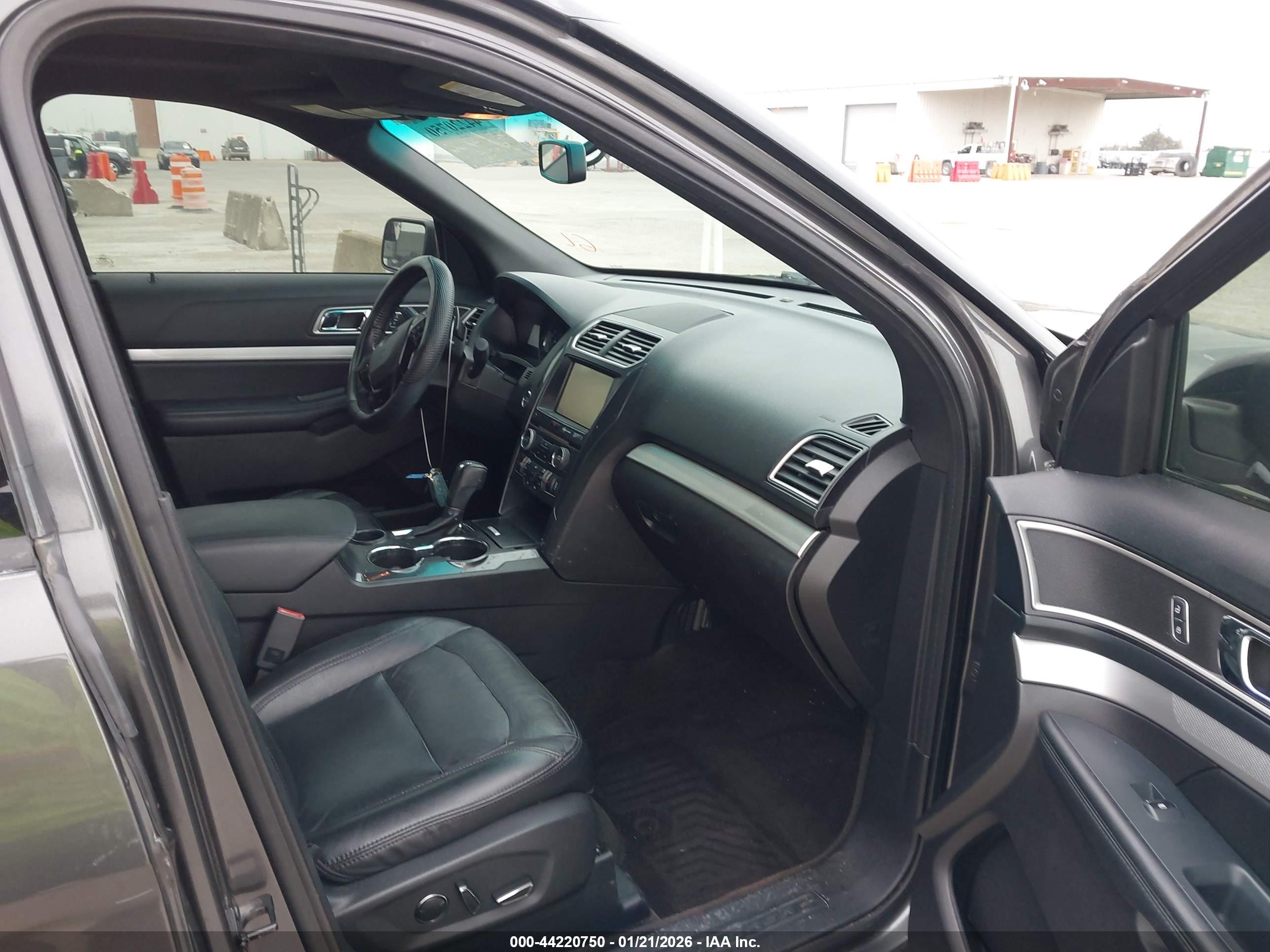 FORD EXPLORER image 5