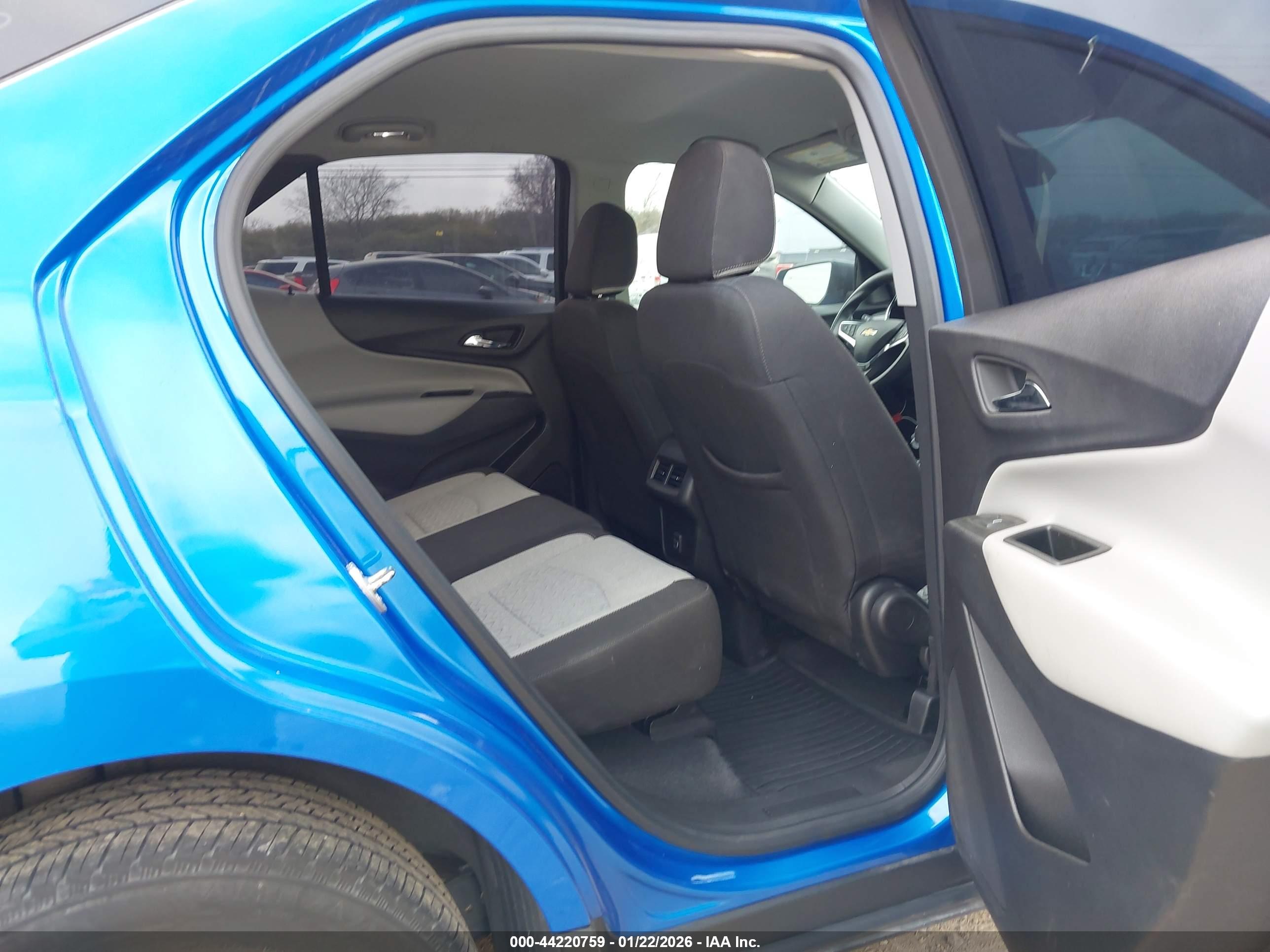 CHEVROLET EQUINOX image 8