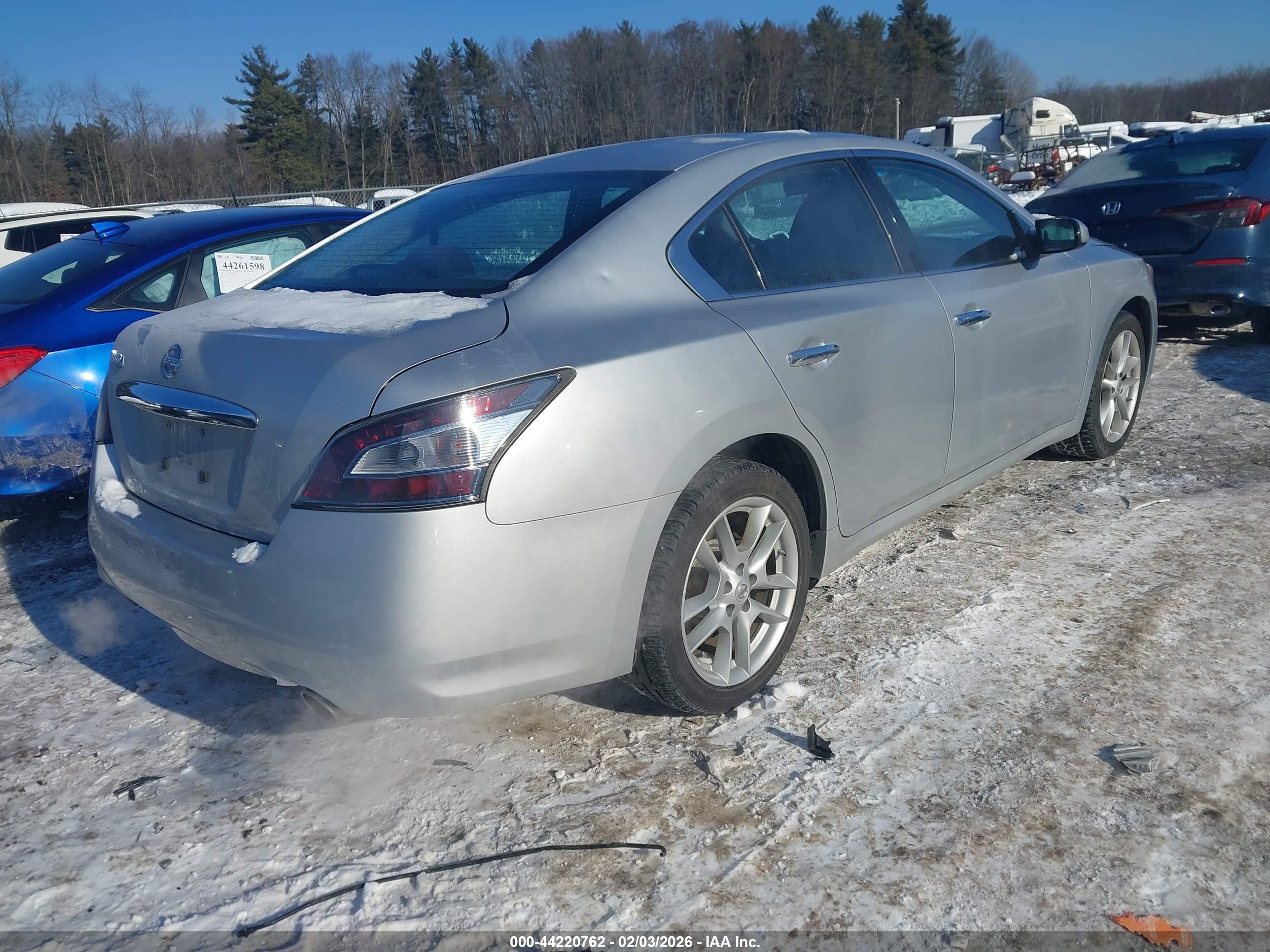 NISSAN MAXIMA image 4