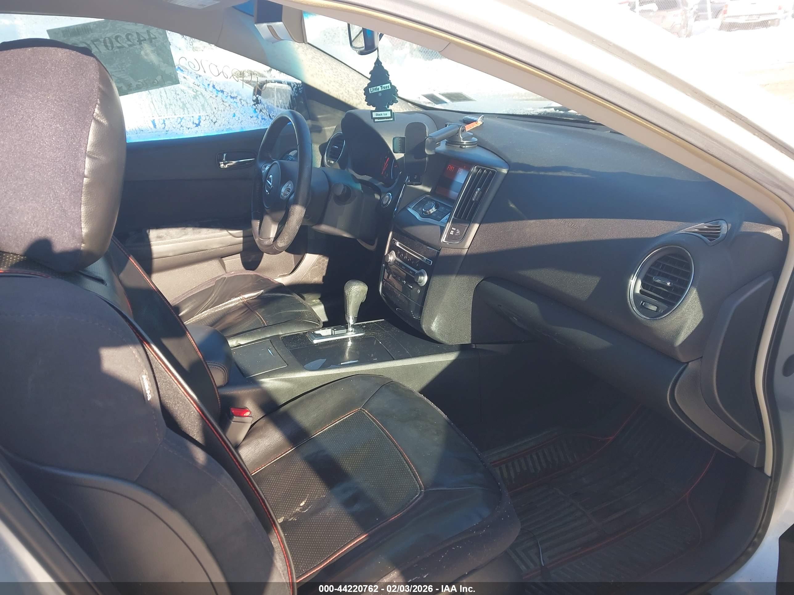 NISSAN MAXIMA image 5