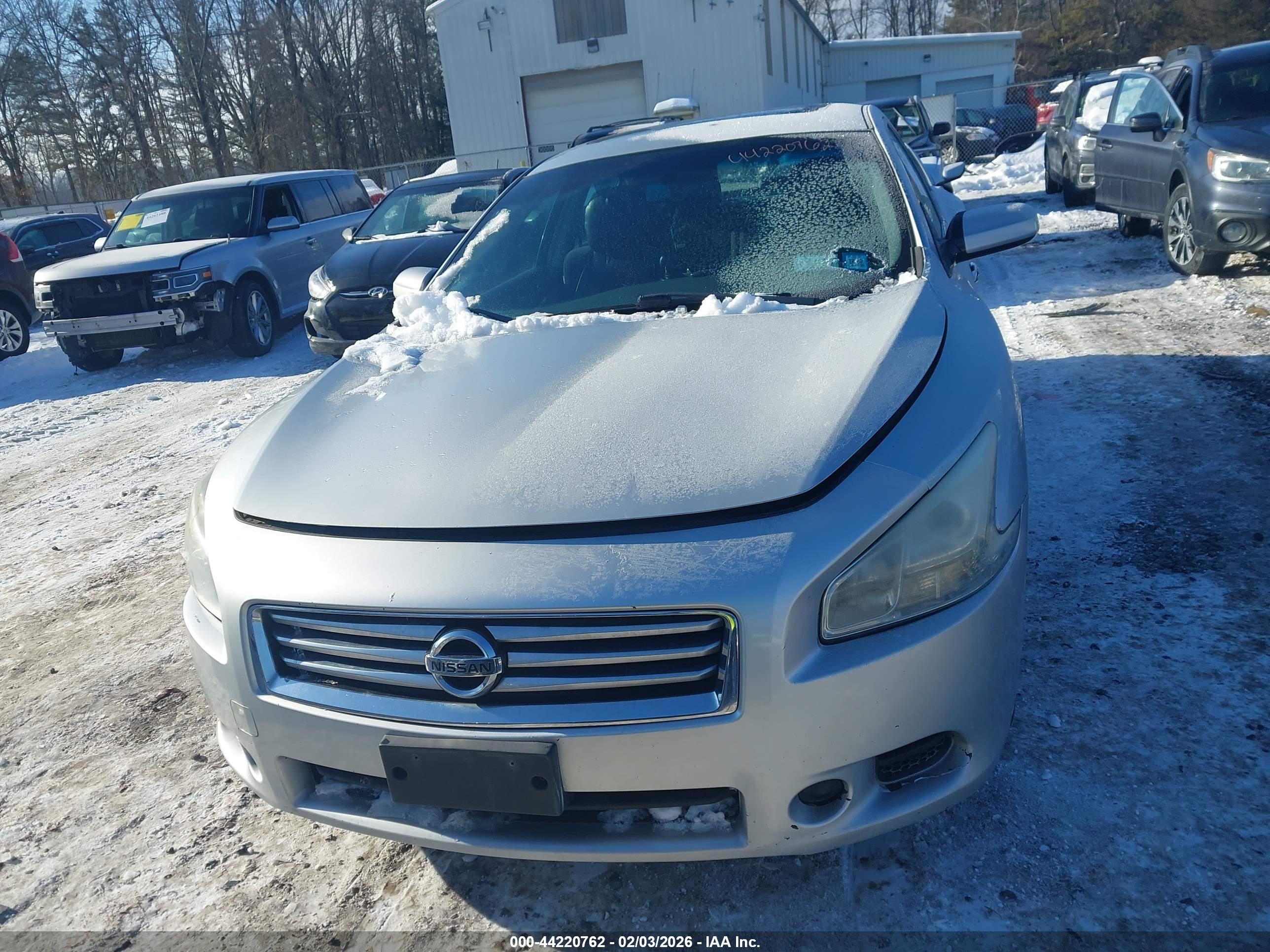 NISSAN MAXIMA image 6