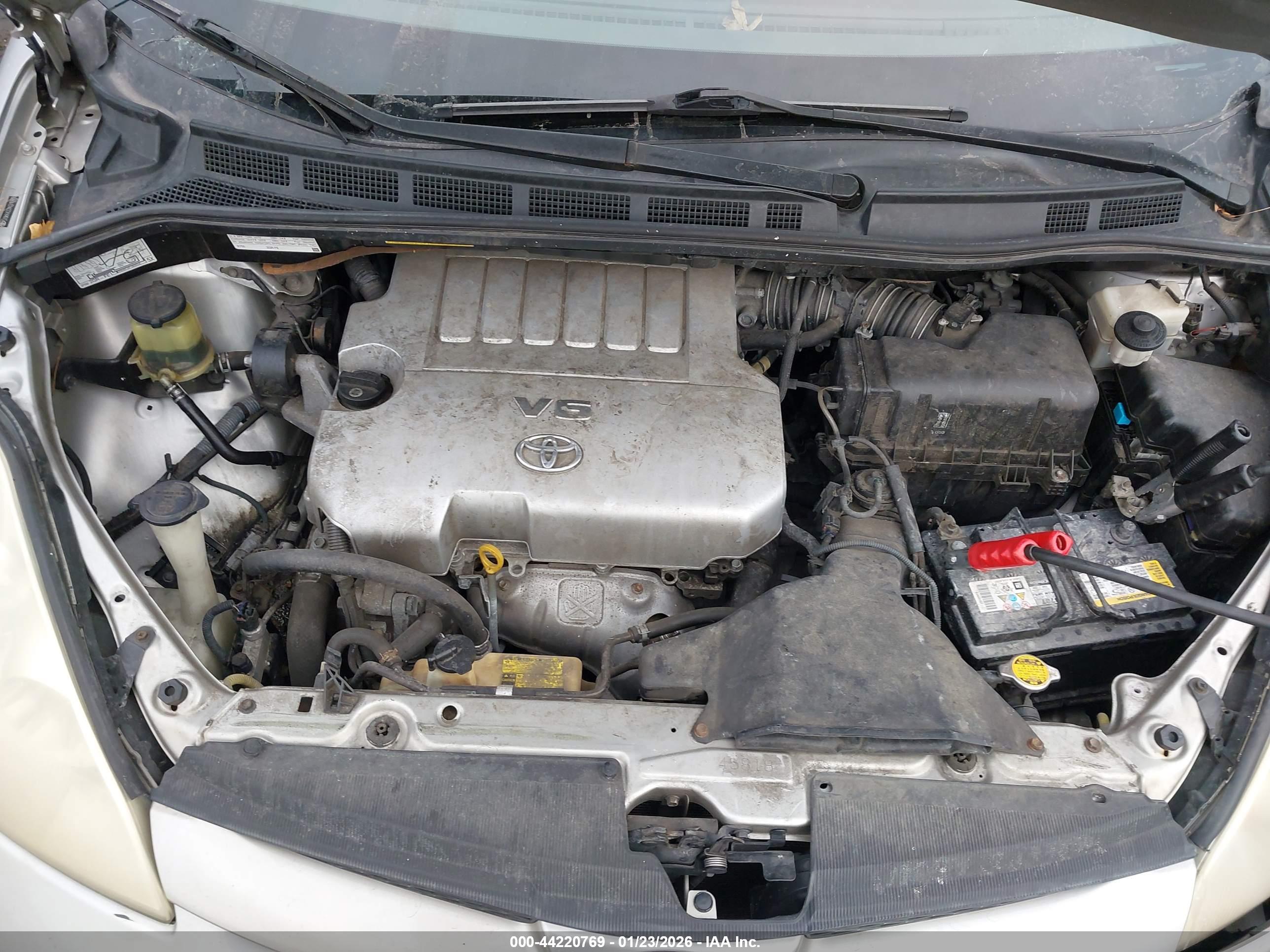 TOYOTA SIENNA image 10