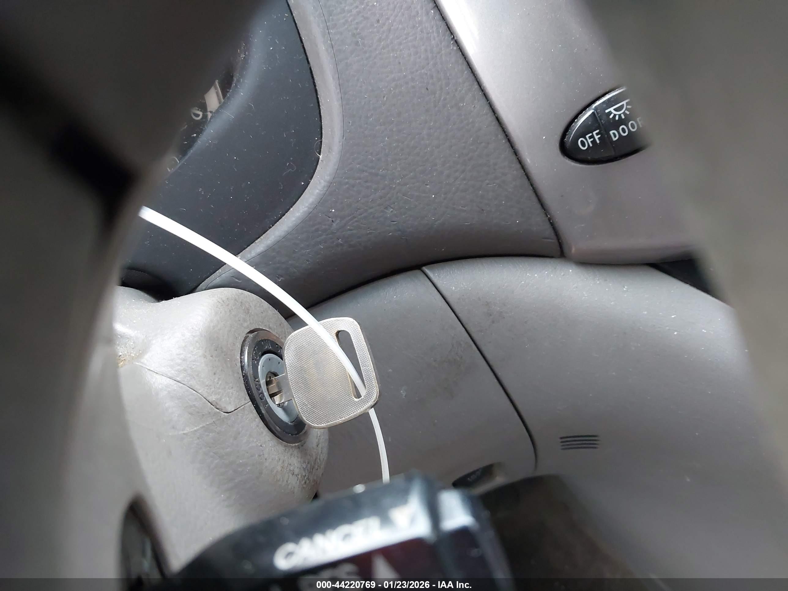 TOYOTA SIENNA image 11