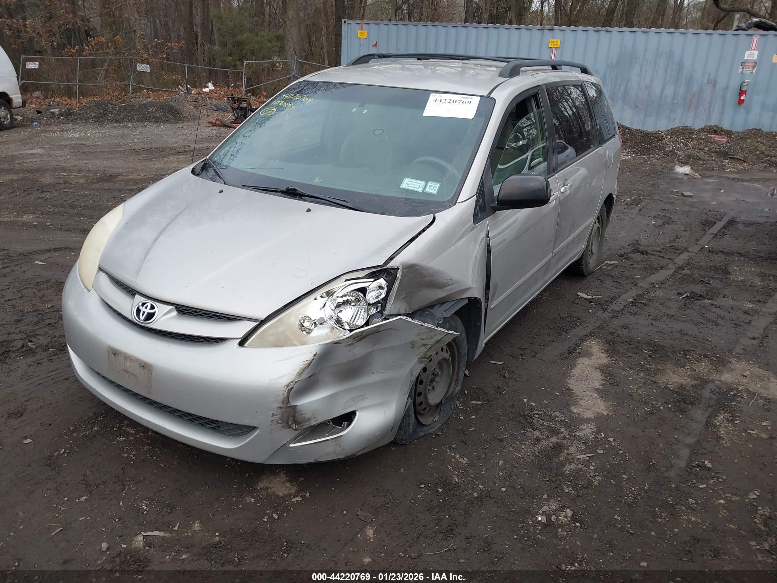 TOYOTA SIENNA image 6