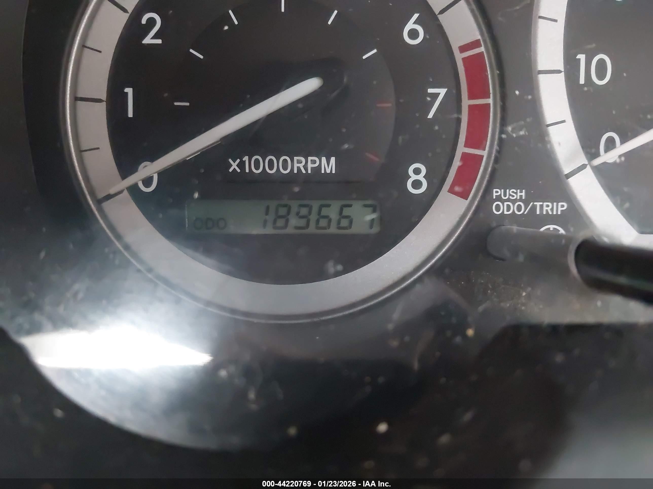 TOYOTA SIENNA image 7