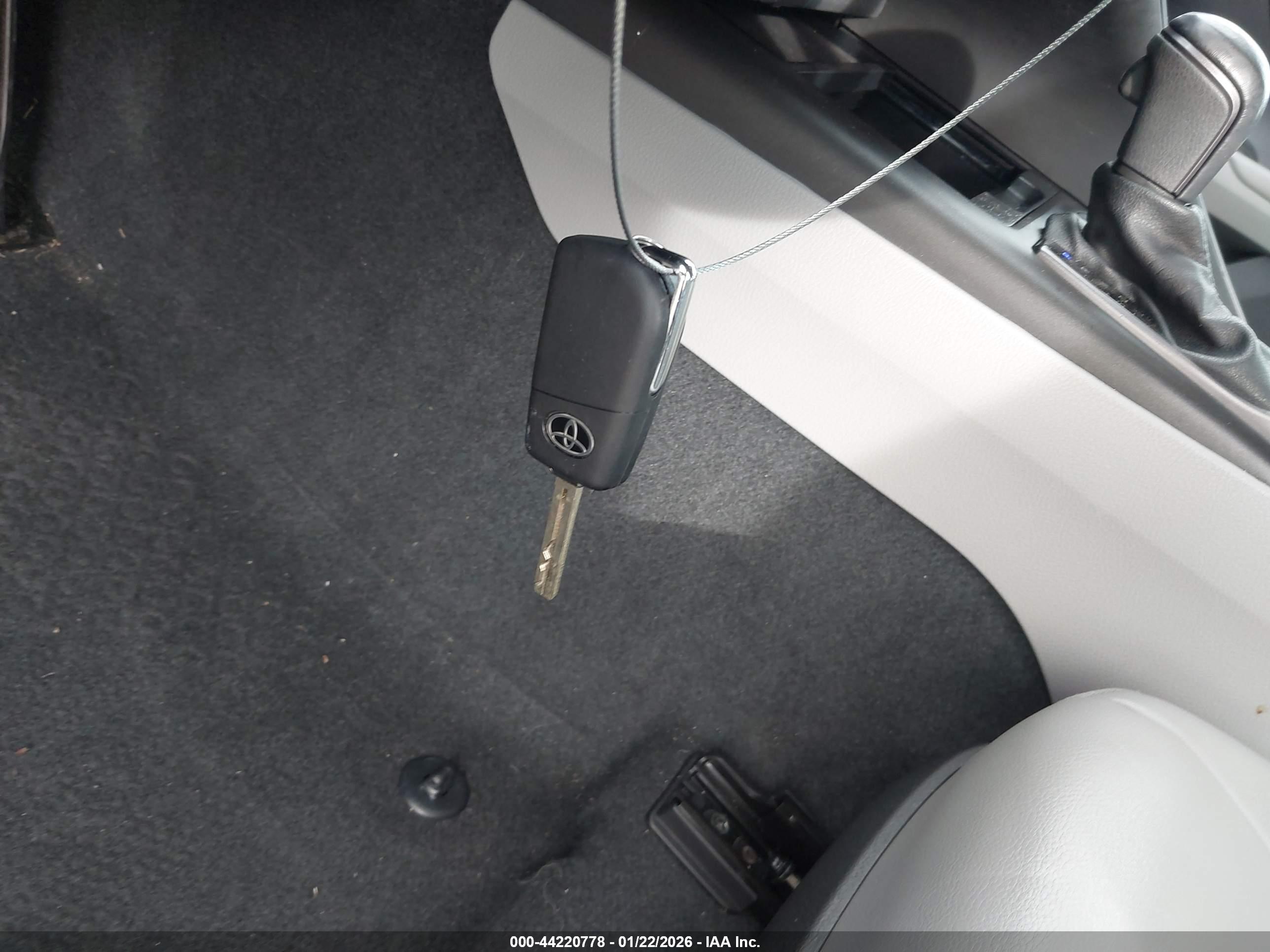 TOYOTA CAMRY image 11