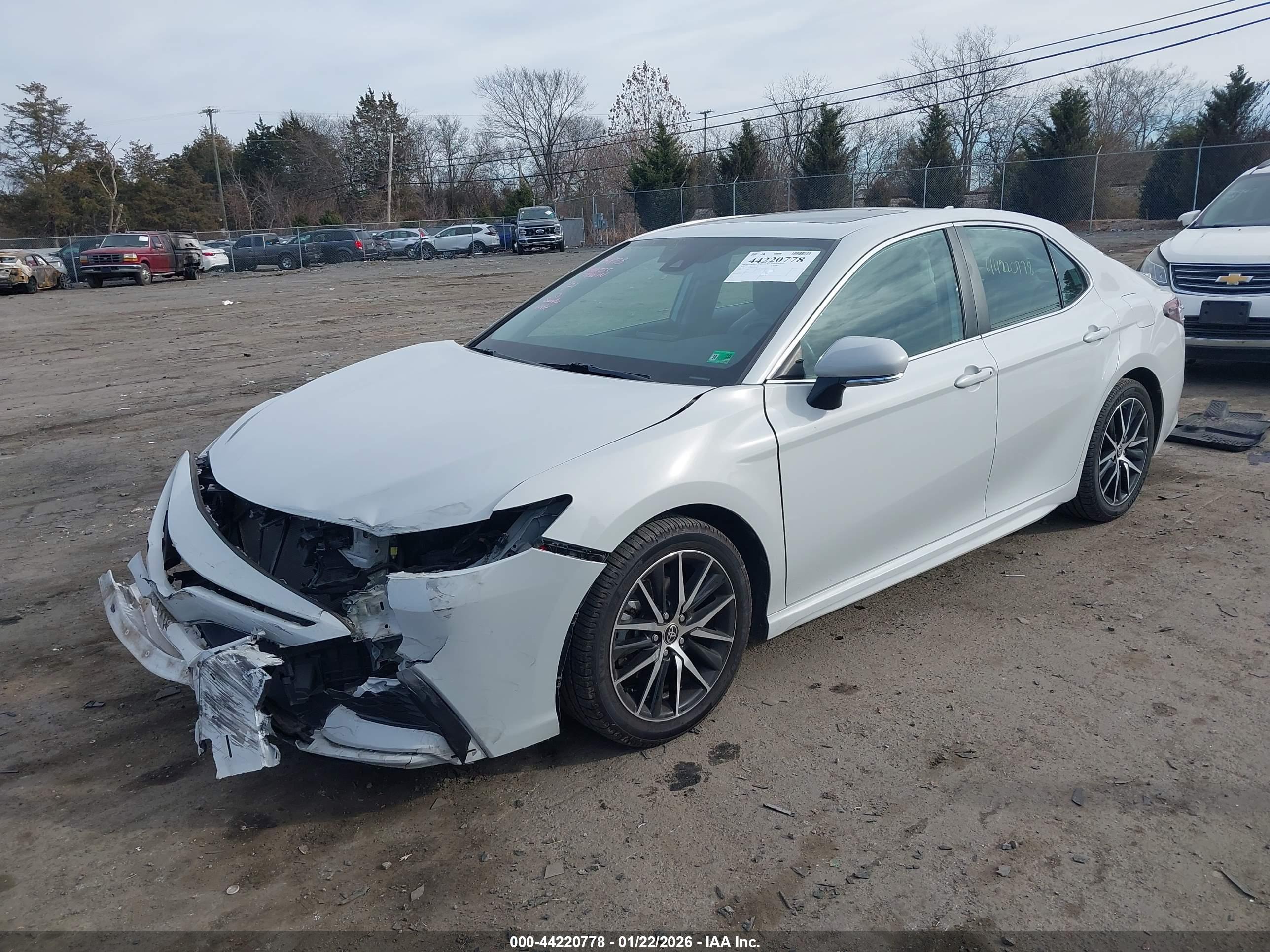 TOYOTA CAMRY image 2