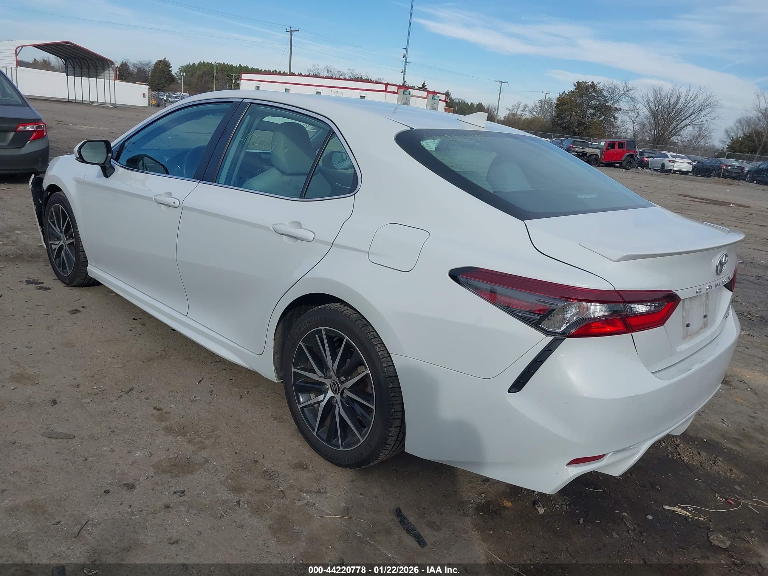 TOYOTA CAMRY image 3
