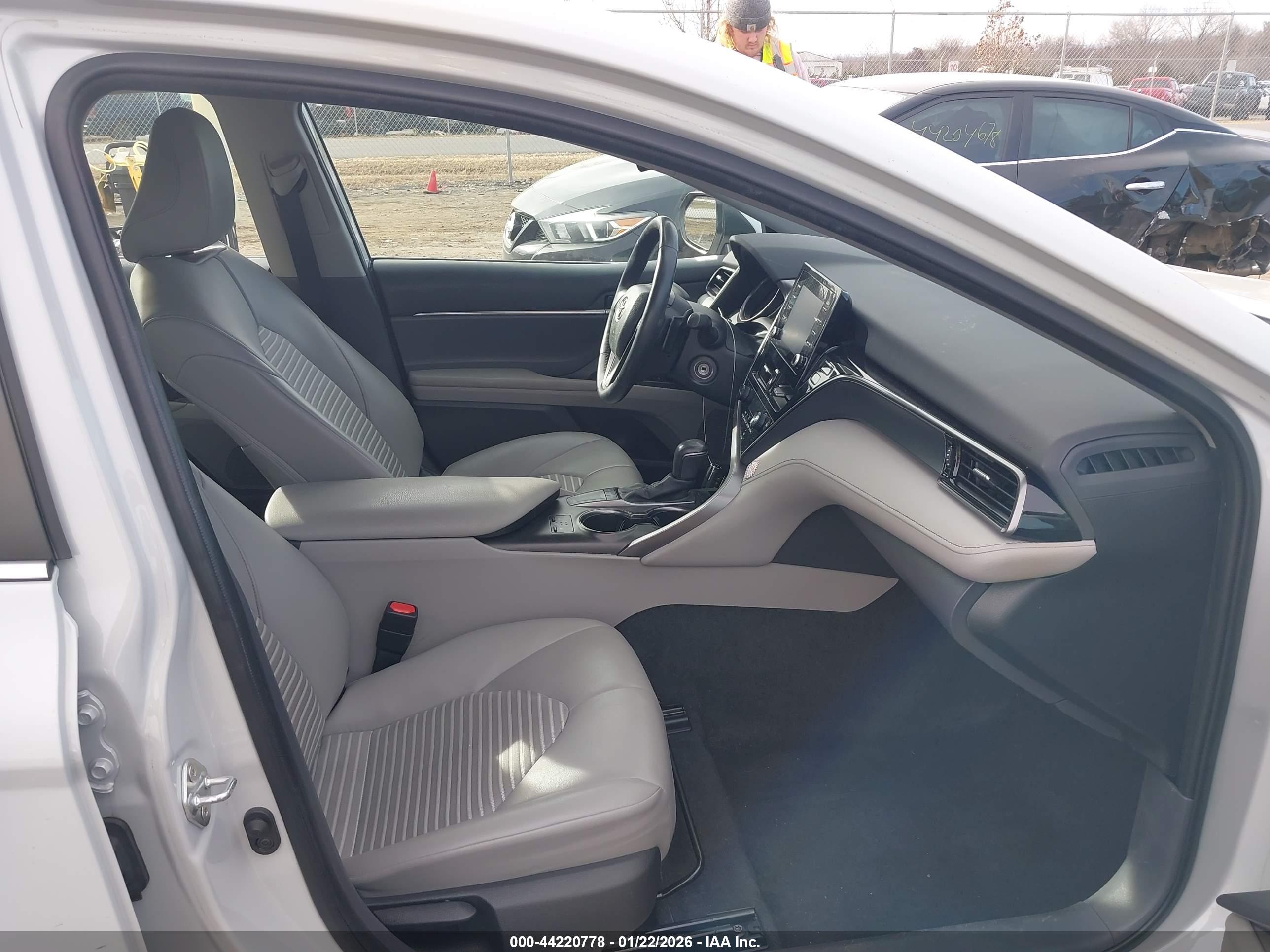 TOYOTA CAMRY image 5