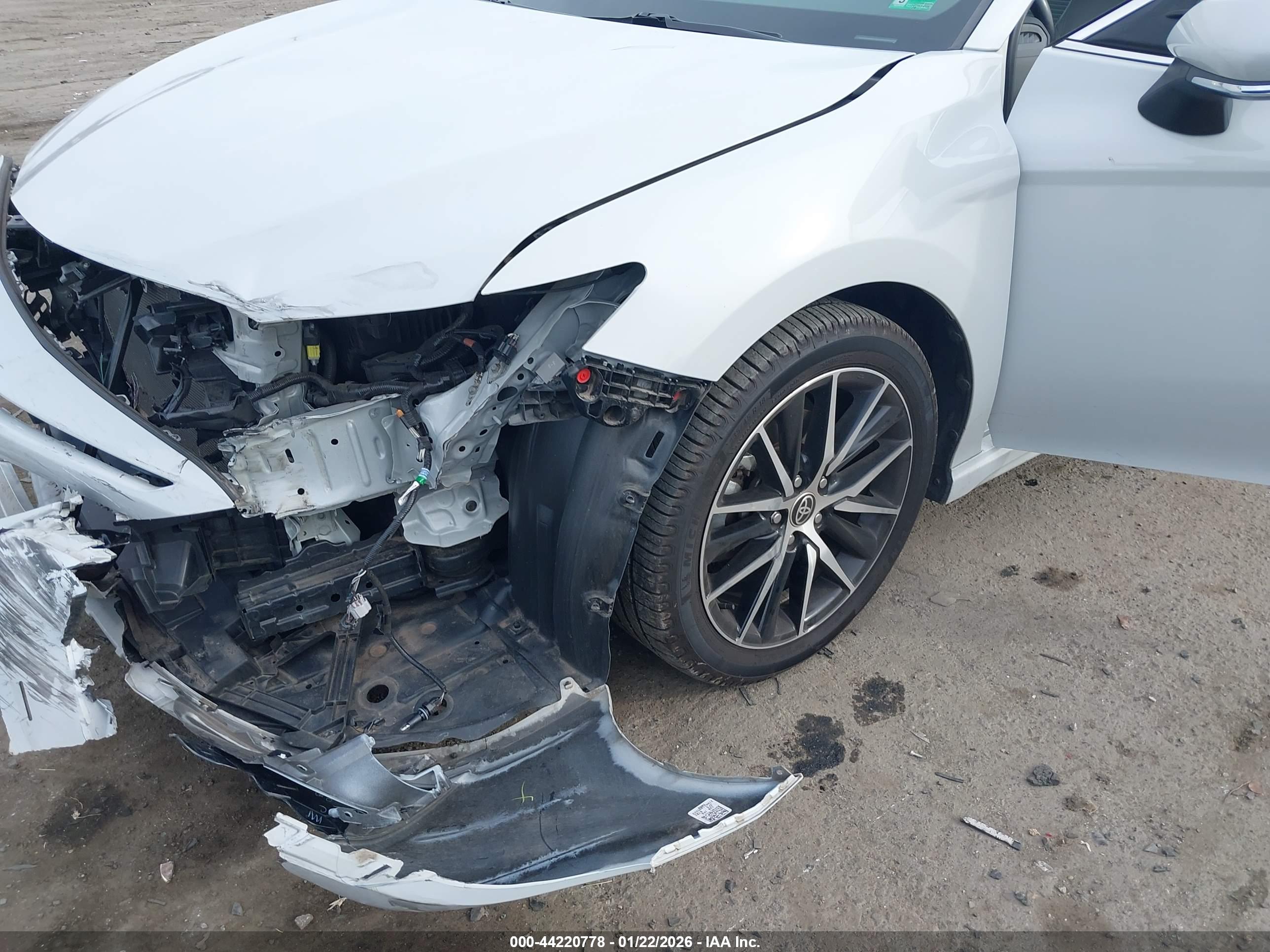 TOYOTA CAMRY image 6