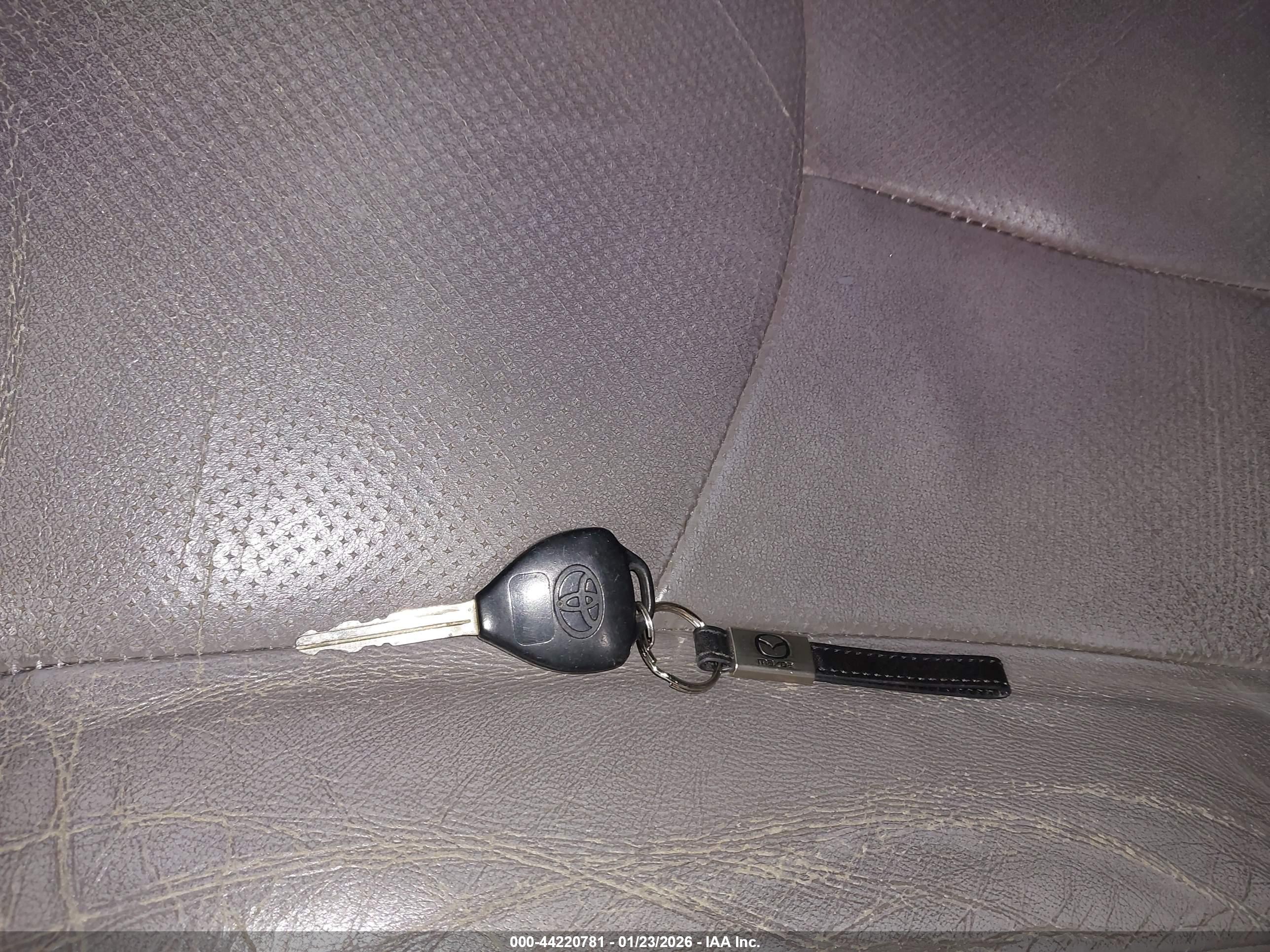 TOYOTA CAMRY image 11
