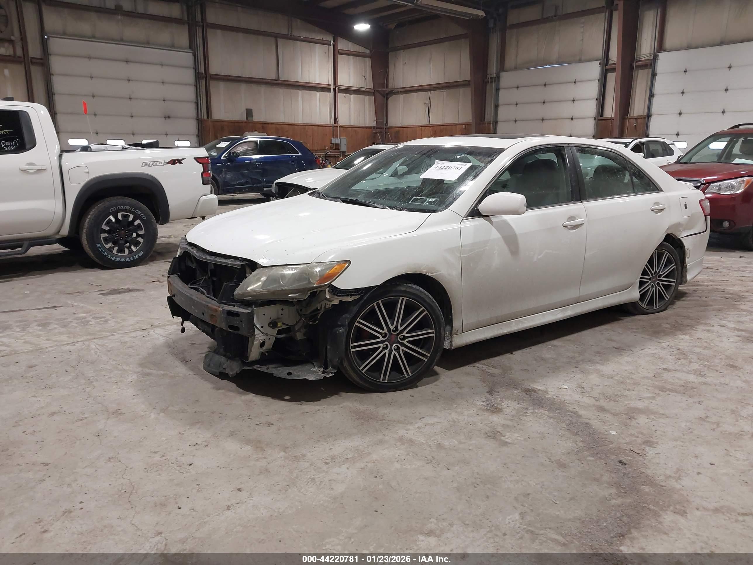 TOYOTA CAMRY image 2