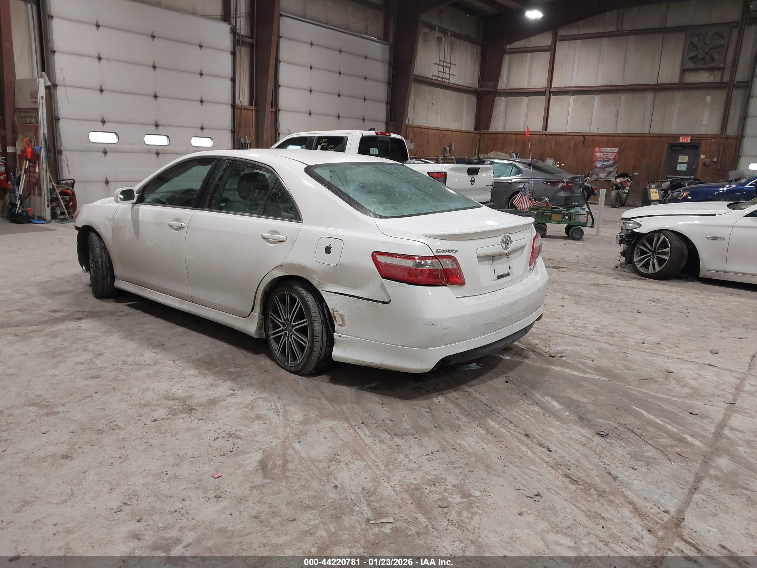 TOYOTA CAMRY image 3