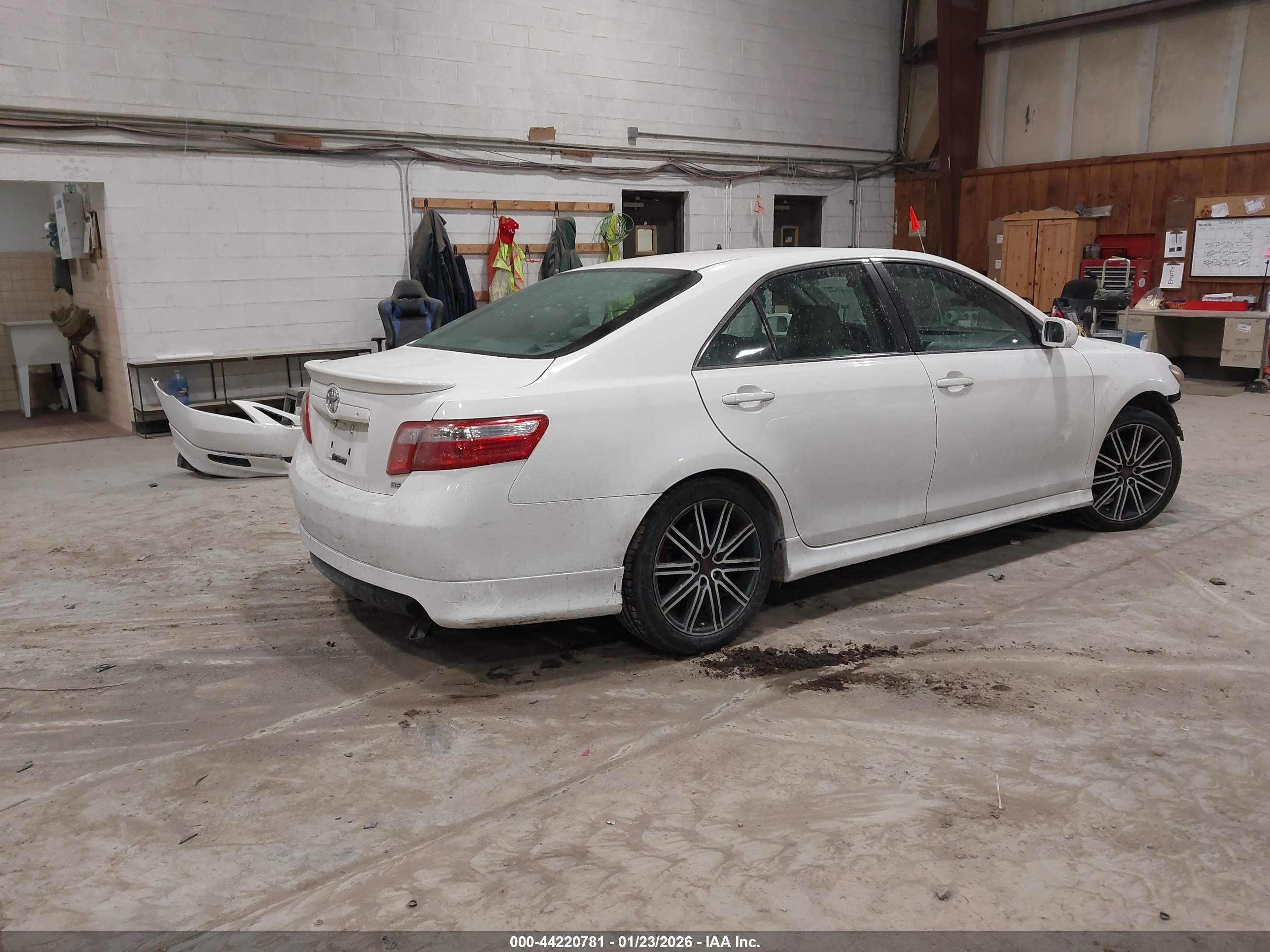 TOYOTA CAMRY image 4