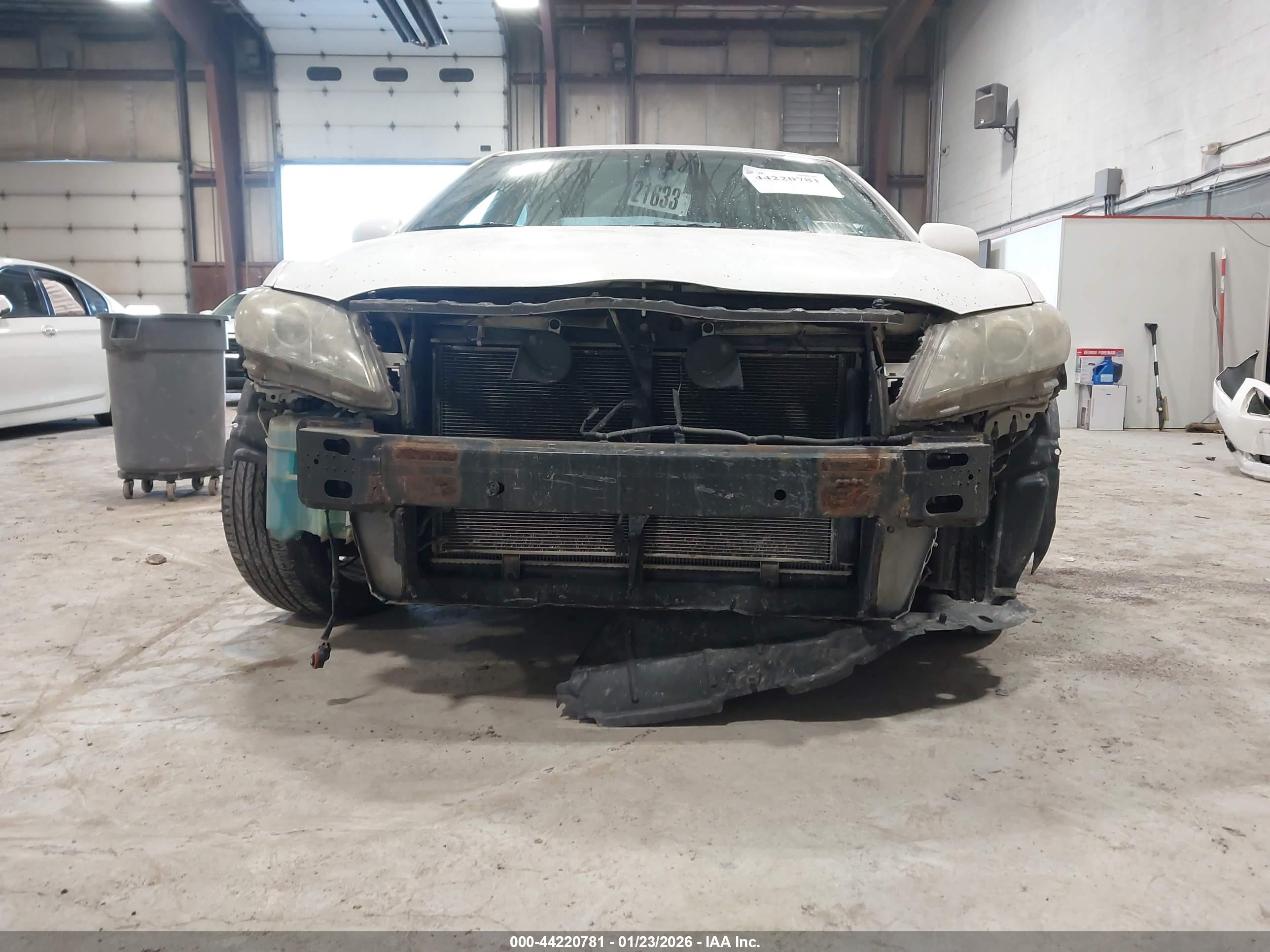 TOYOTA CAMRY image 6