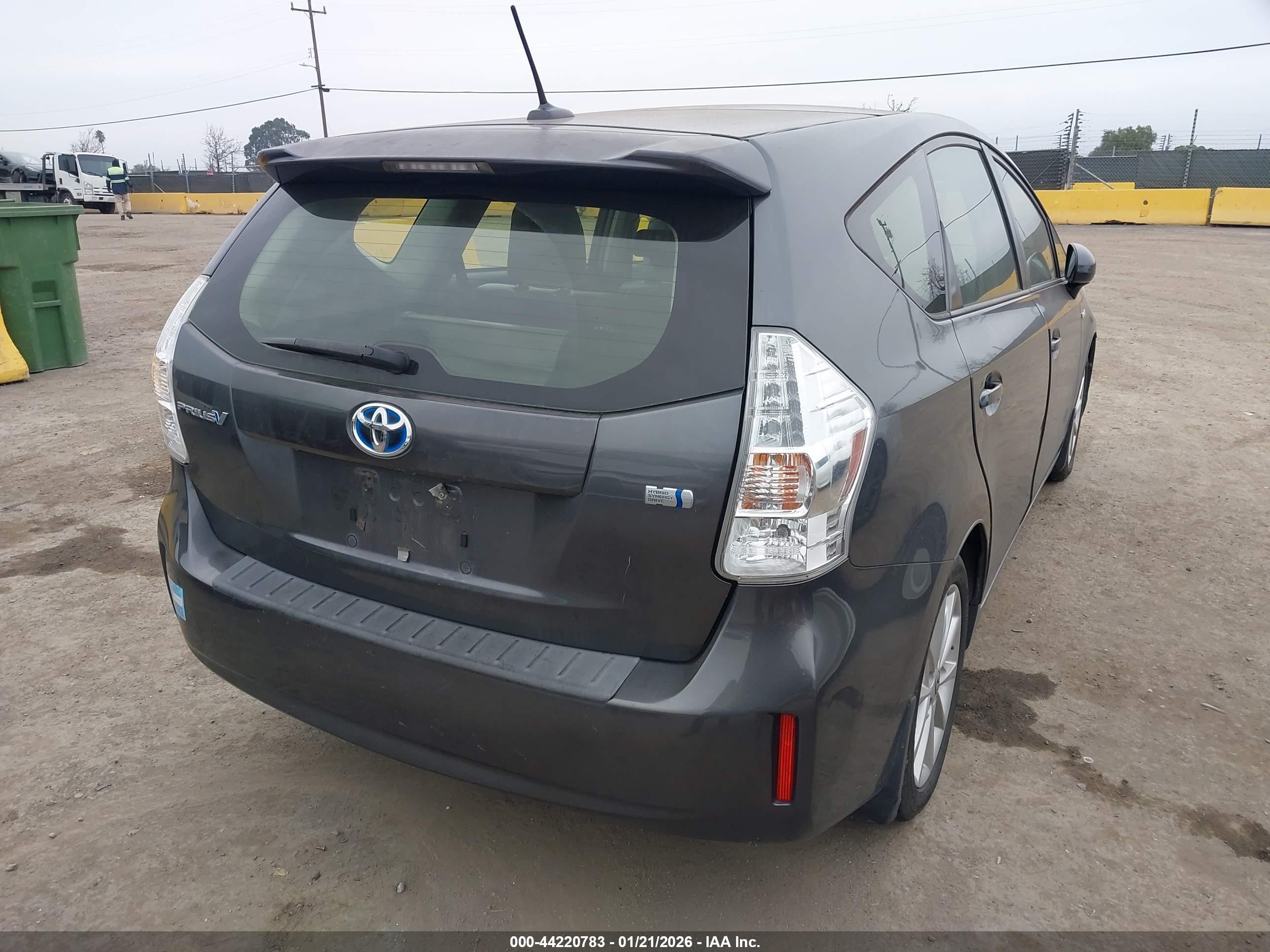TOYOTA PRIUS image 4