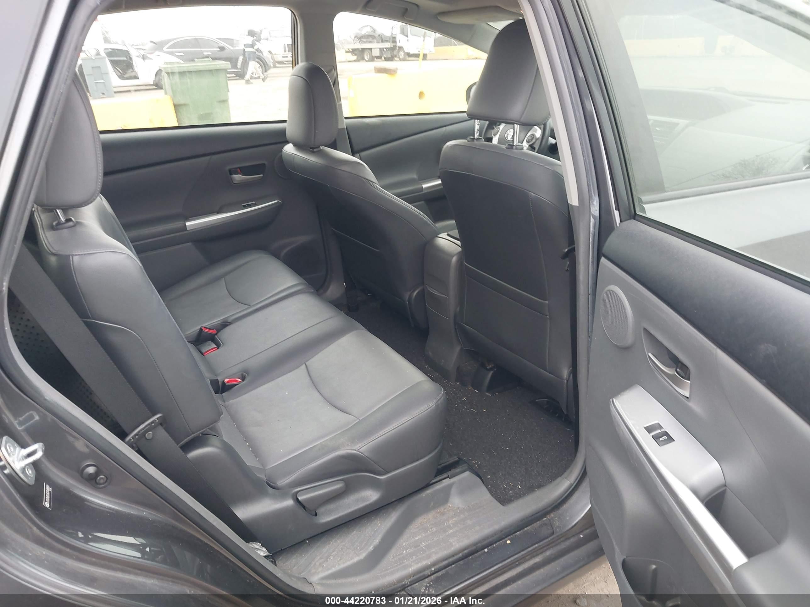 TOYOTA PRIUS image 8