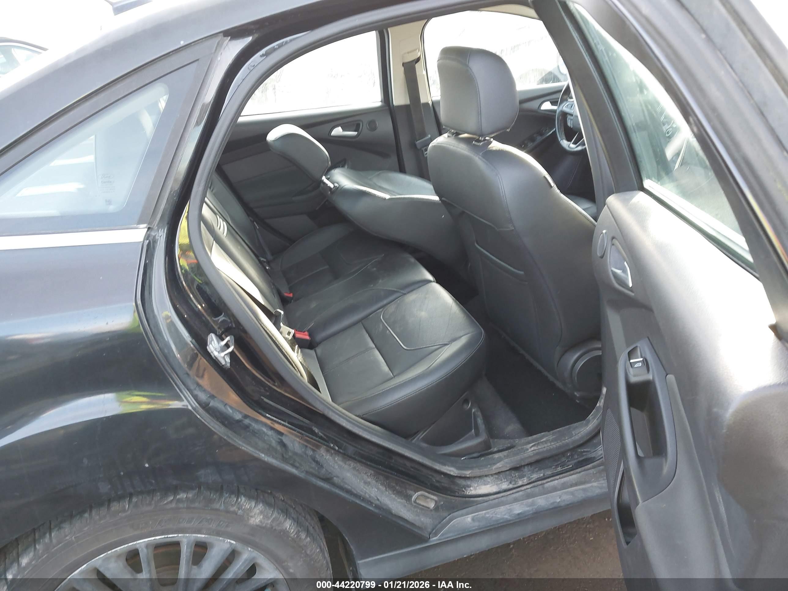 FORD FOCUS image 8