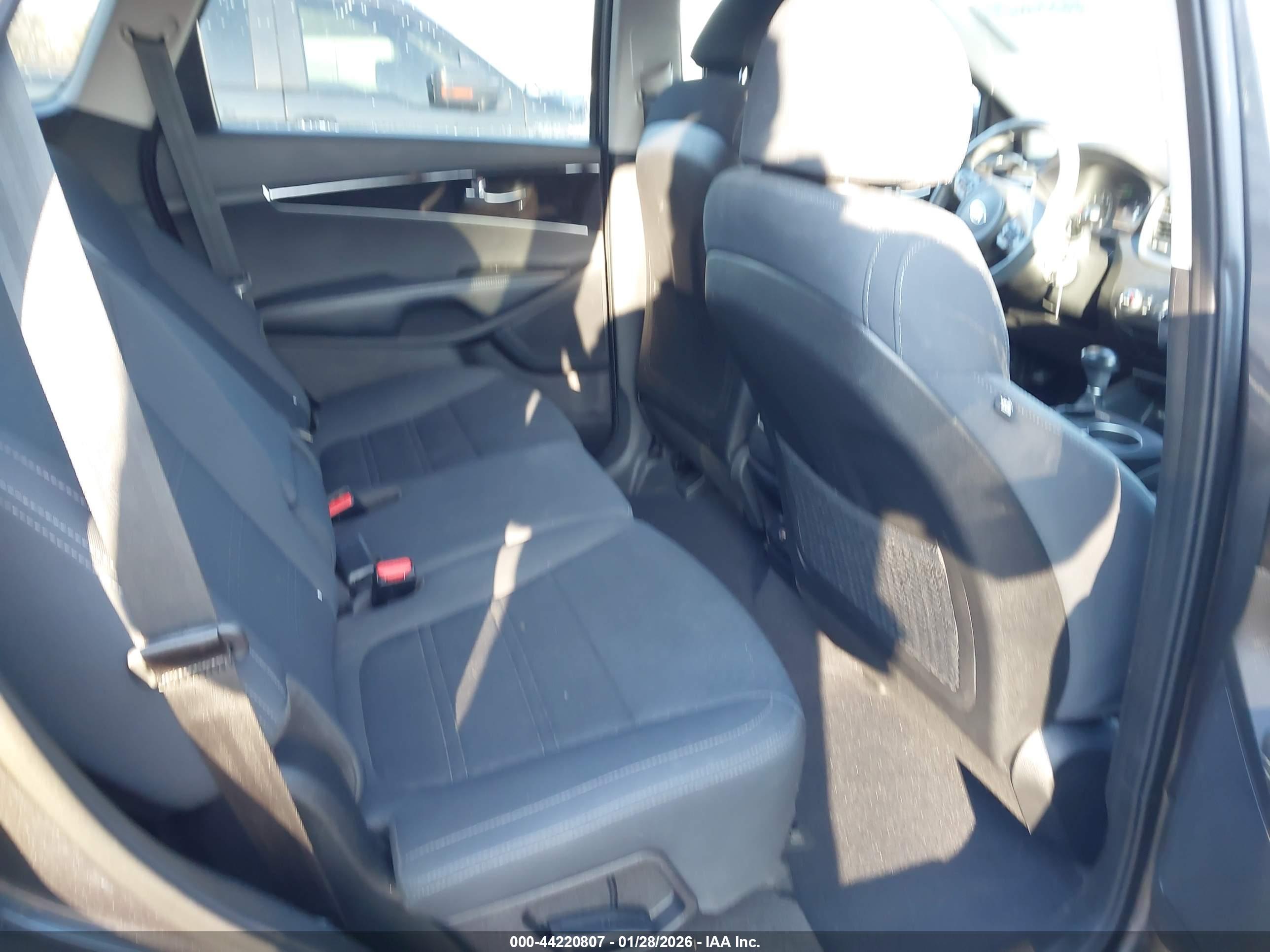 KIA SORENTO image 8