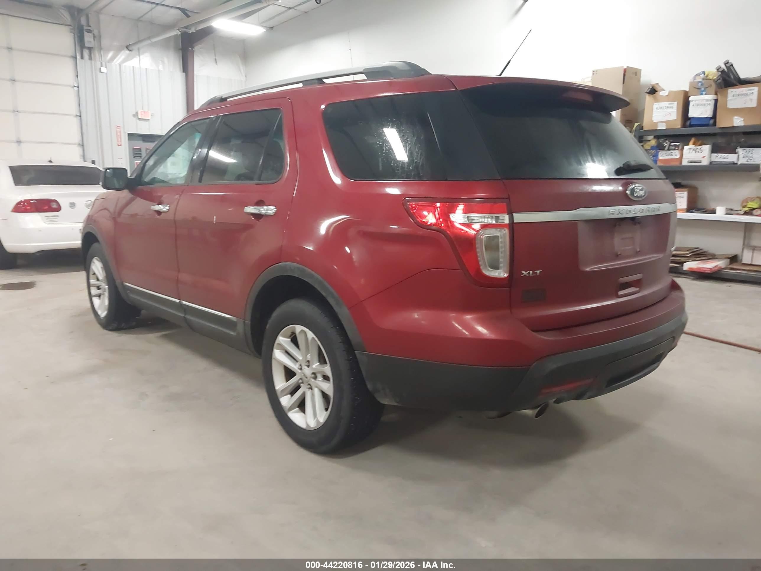 FORD EXPLORER image 3