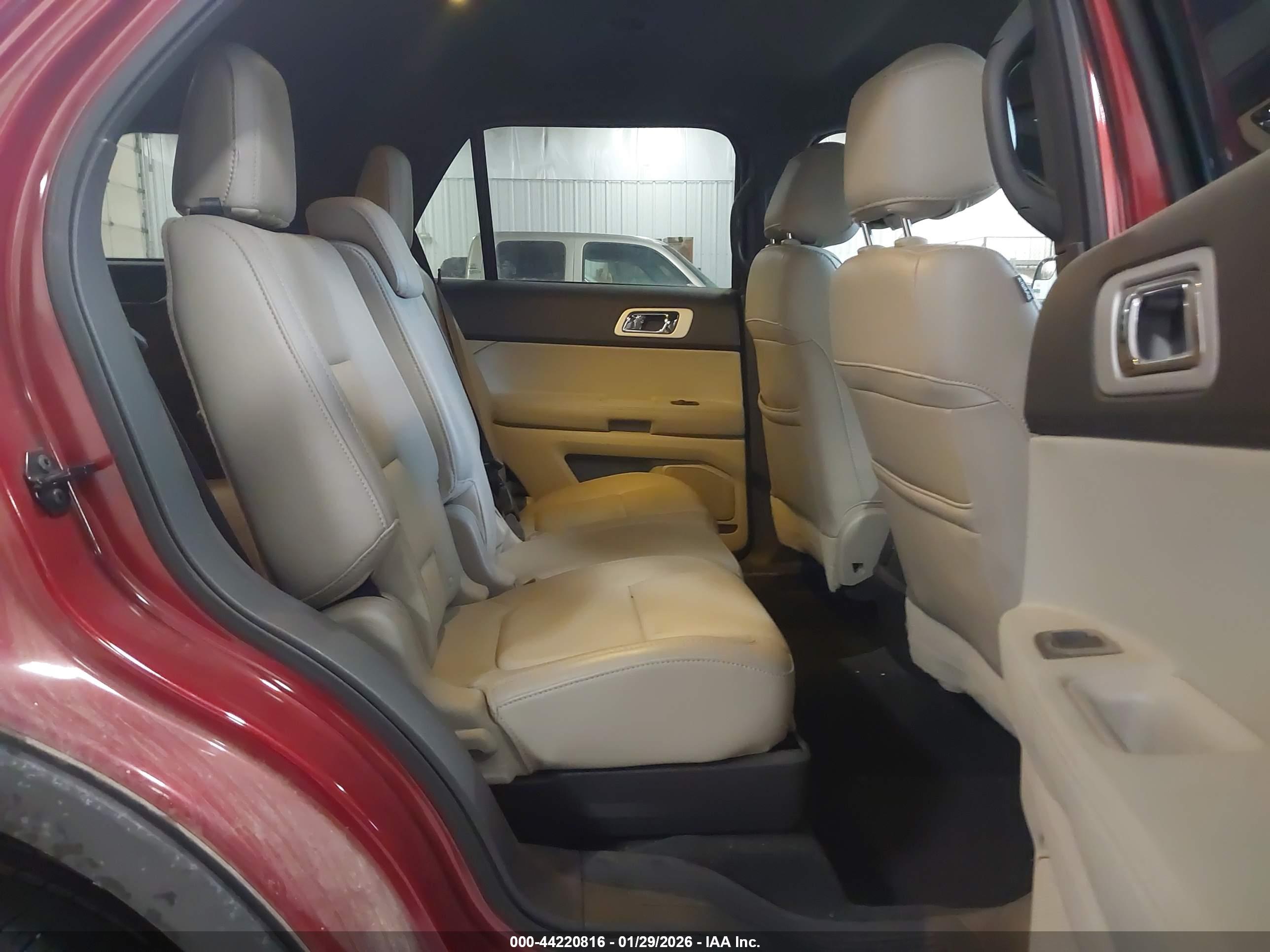 FORD EXPLORER image 8