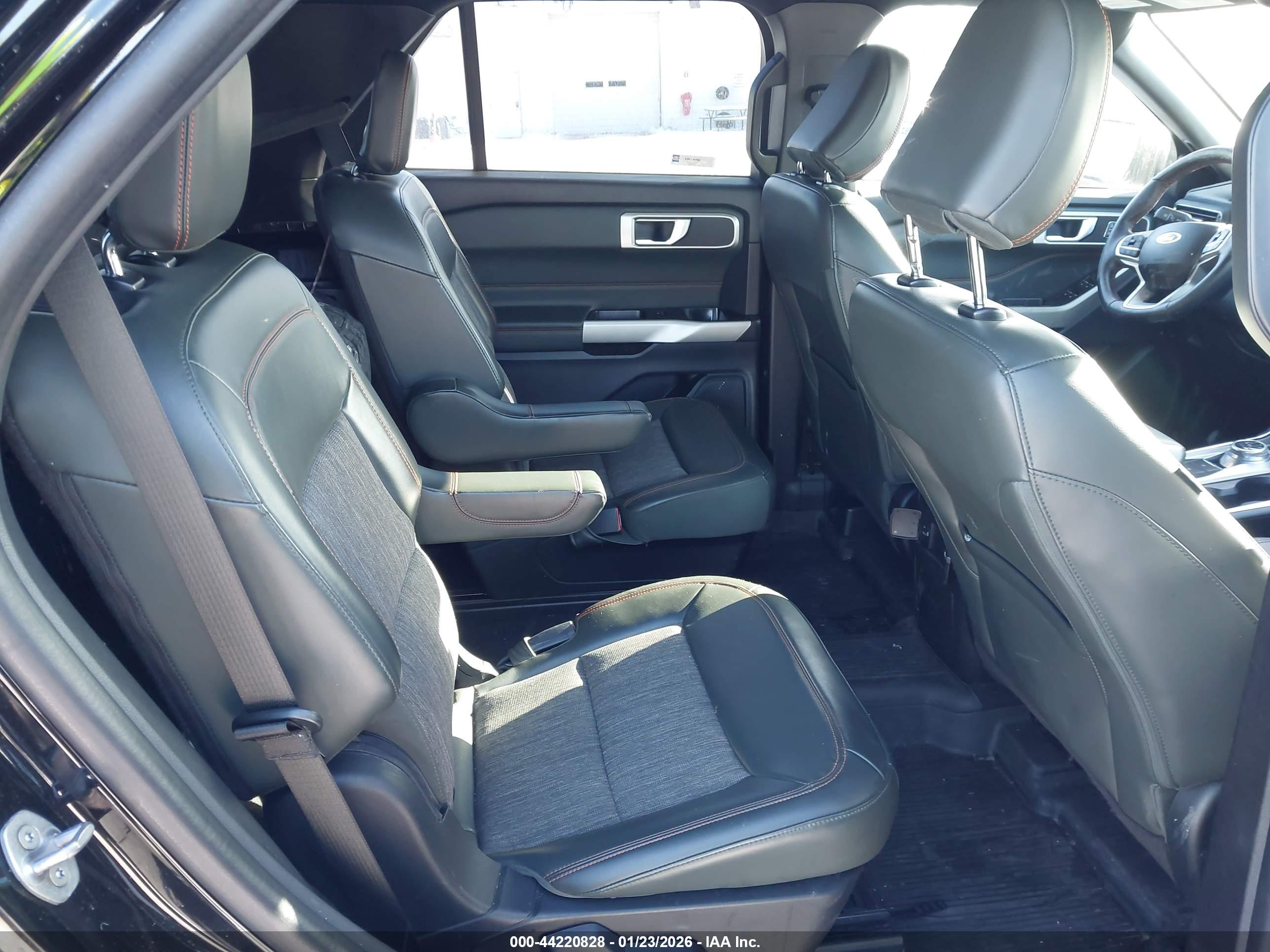 FORD EXPLORER image 8