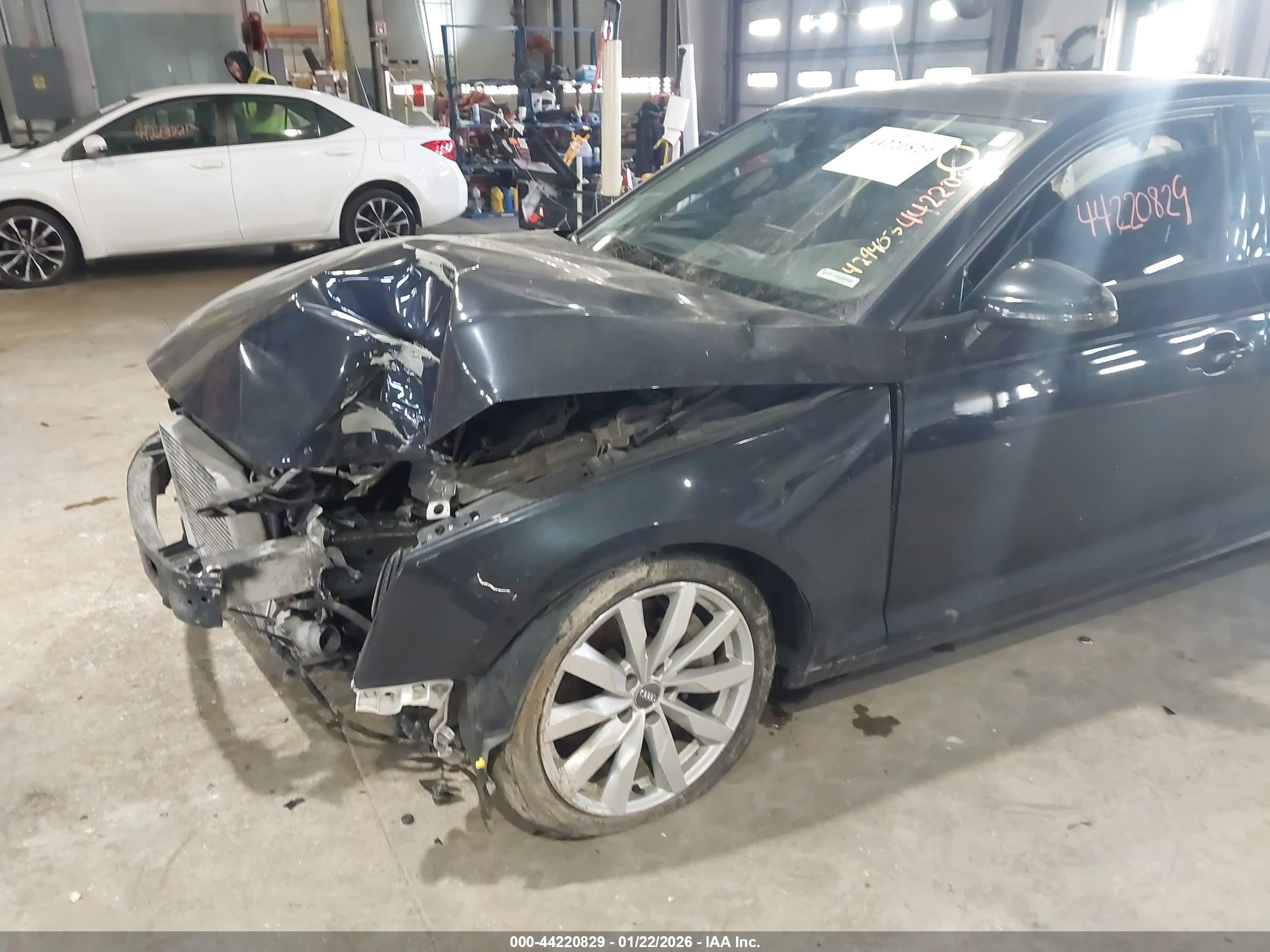 AUDI A4 image 6