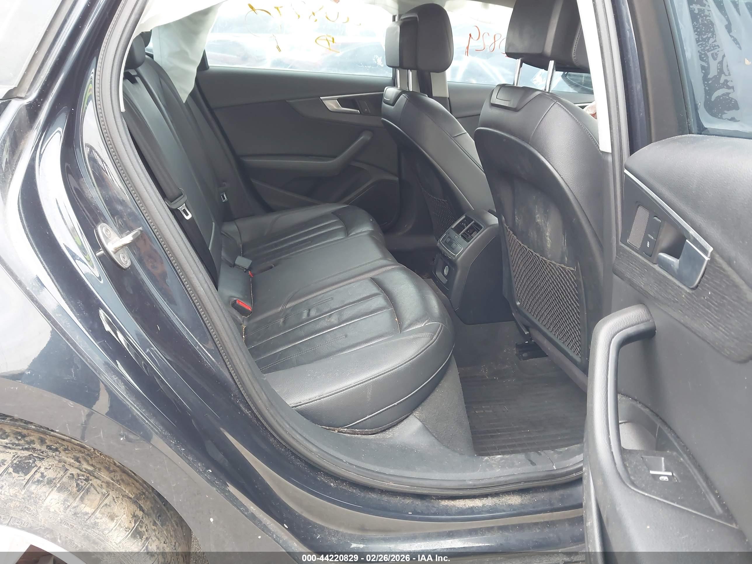 AUDI A4 image 8