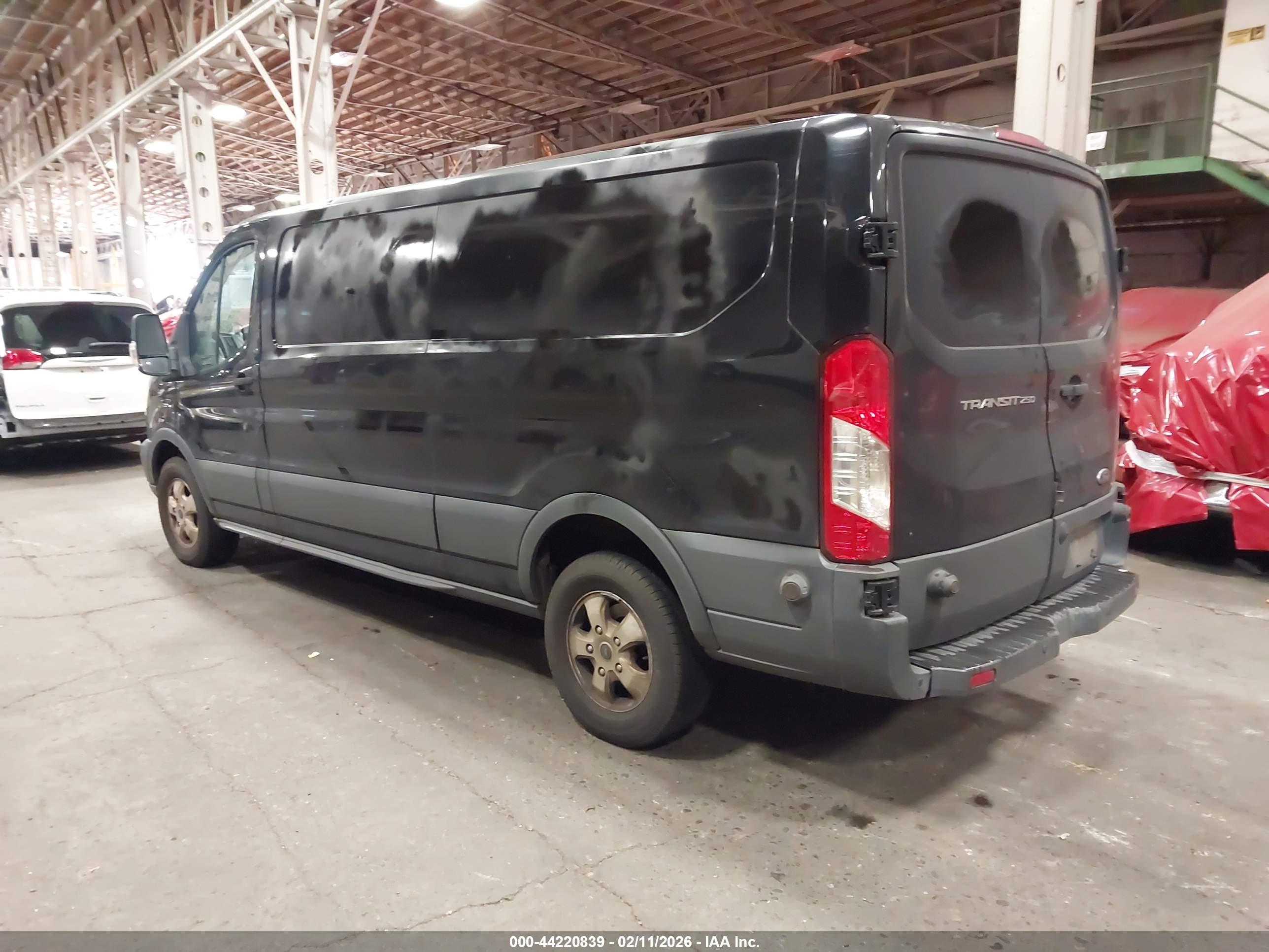 FORD TRANSIT-250 image 3