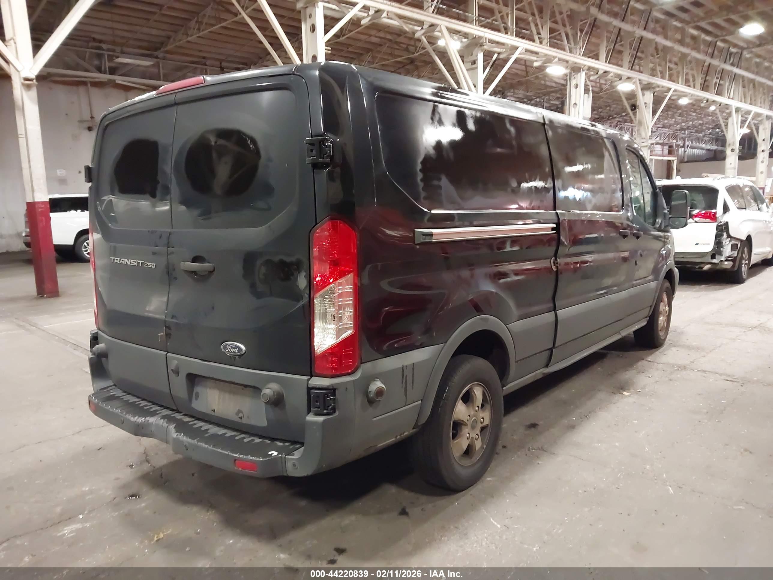 FORD TRANSIT-250 image 4