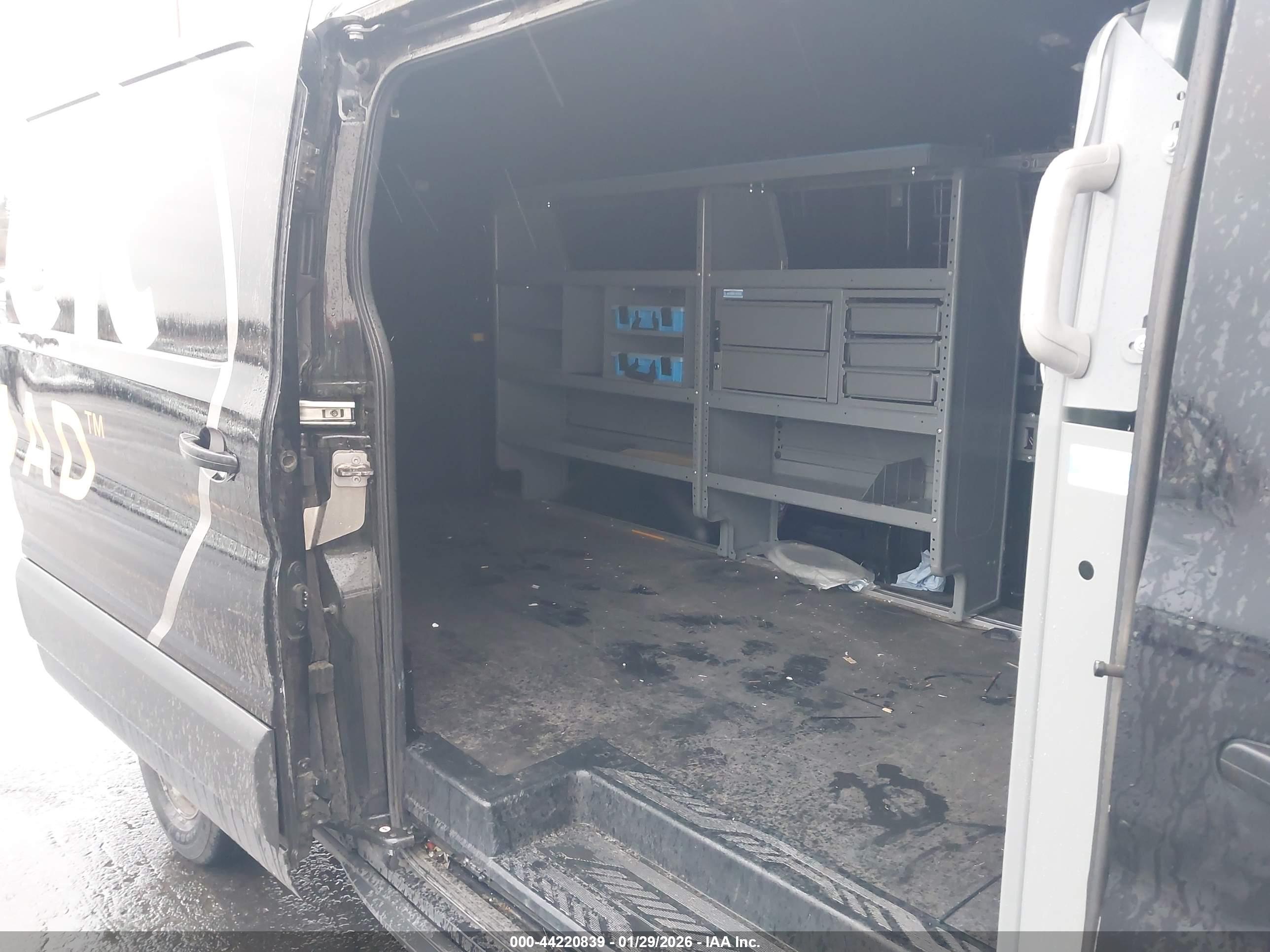 FORD TRANSIT-250 image 8