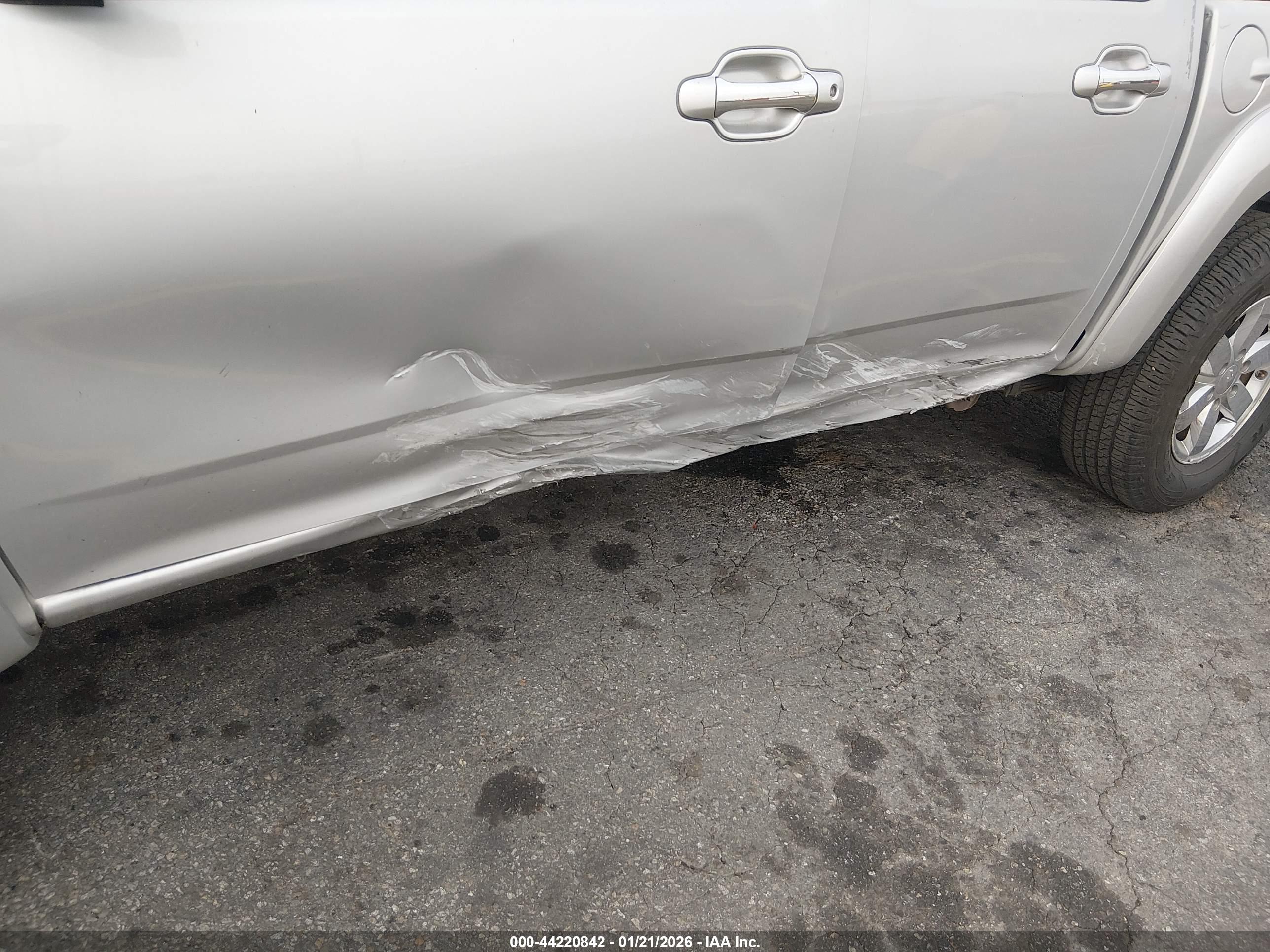 CHEVROLET COLORADO image 6