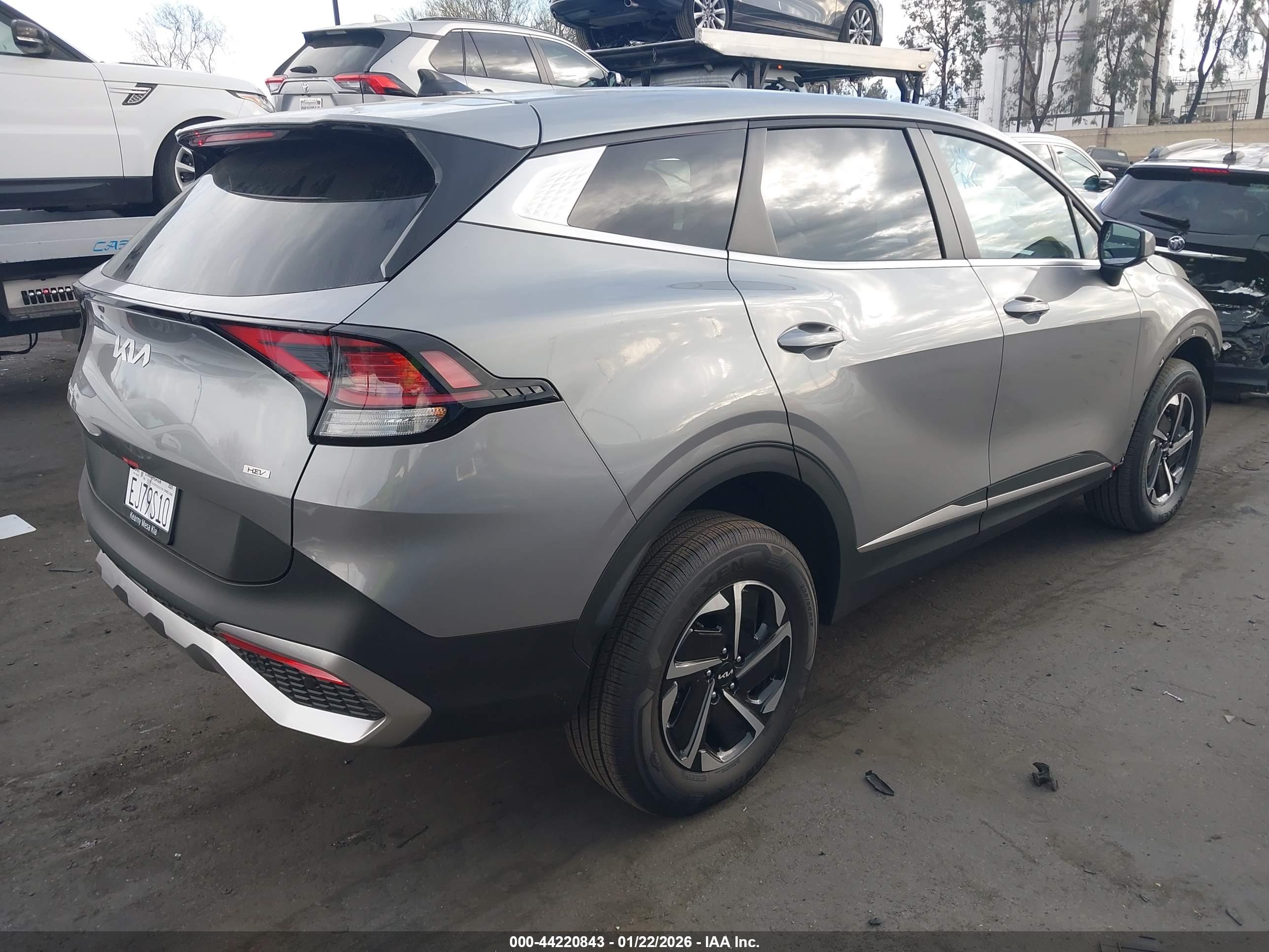 KIA SPORTAGE image 4
