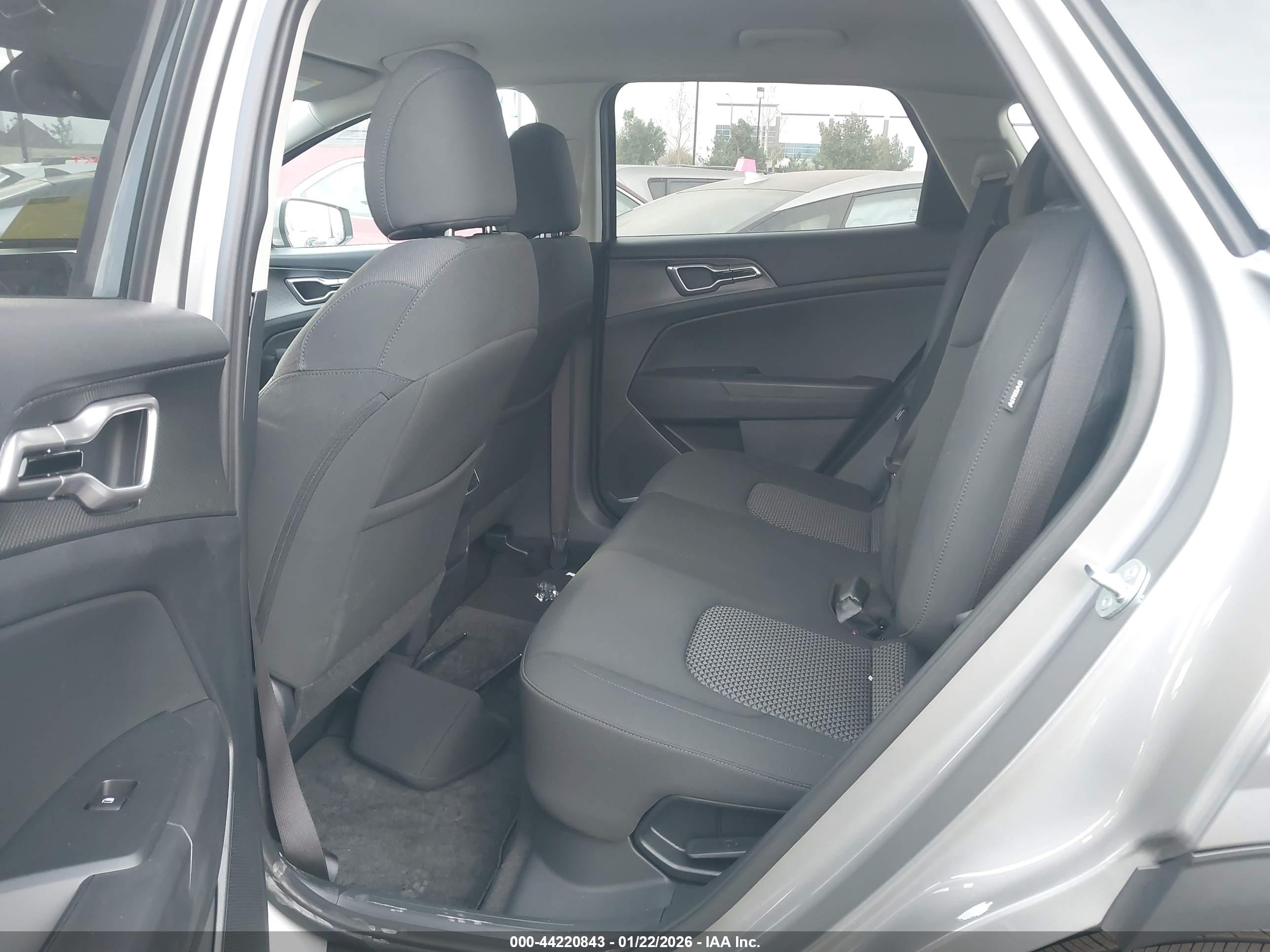 KIA SPORTAGE image 8