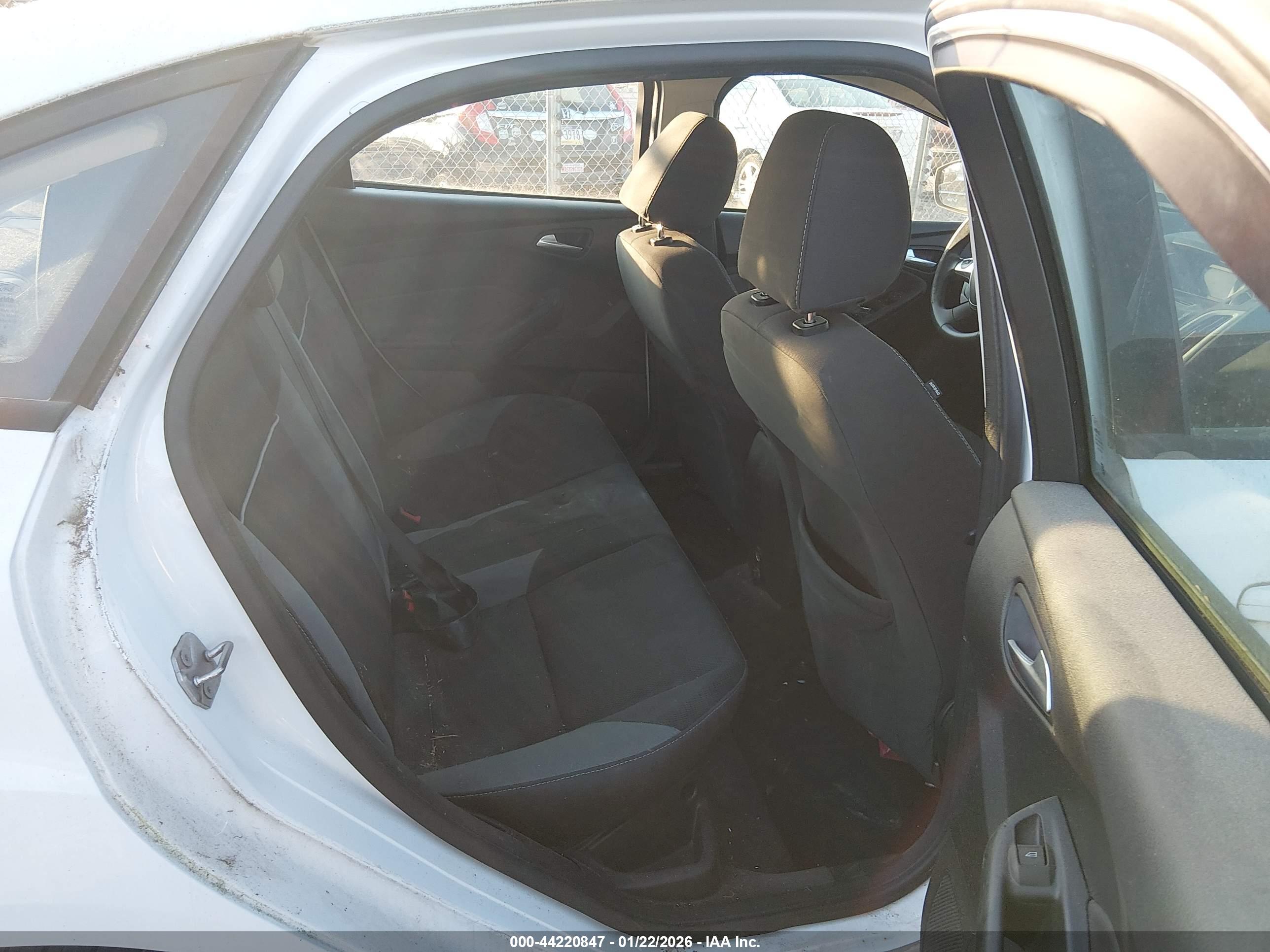 FORD FOCUS image 8
