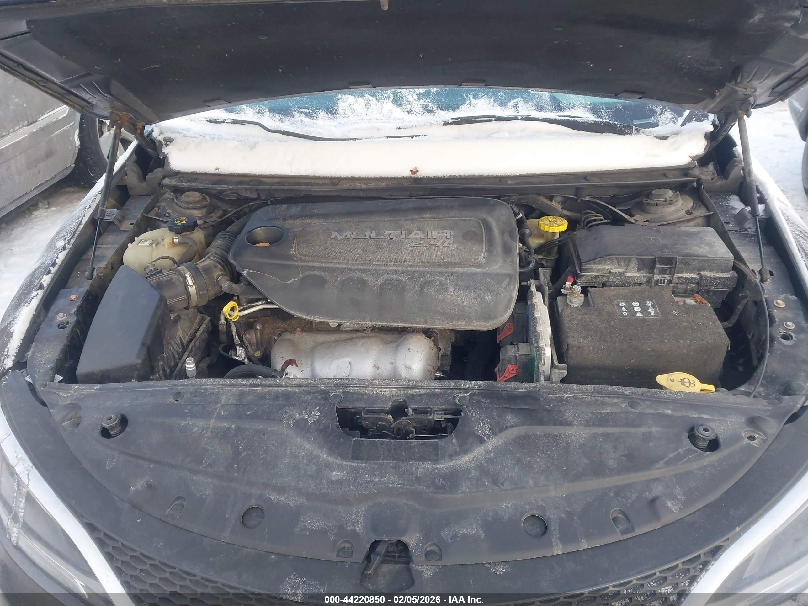 CHRYSLER 200 image 10