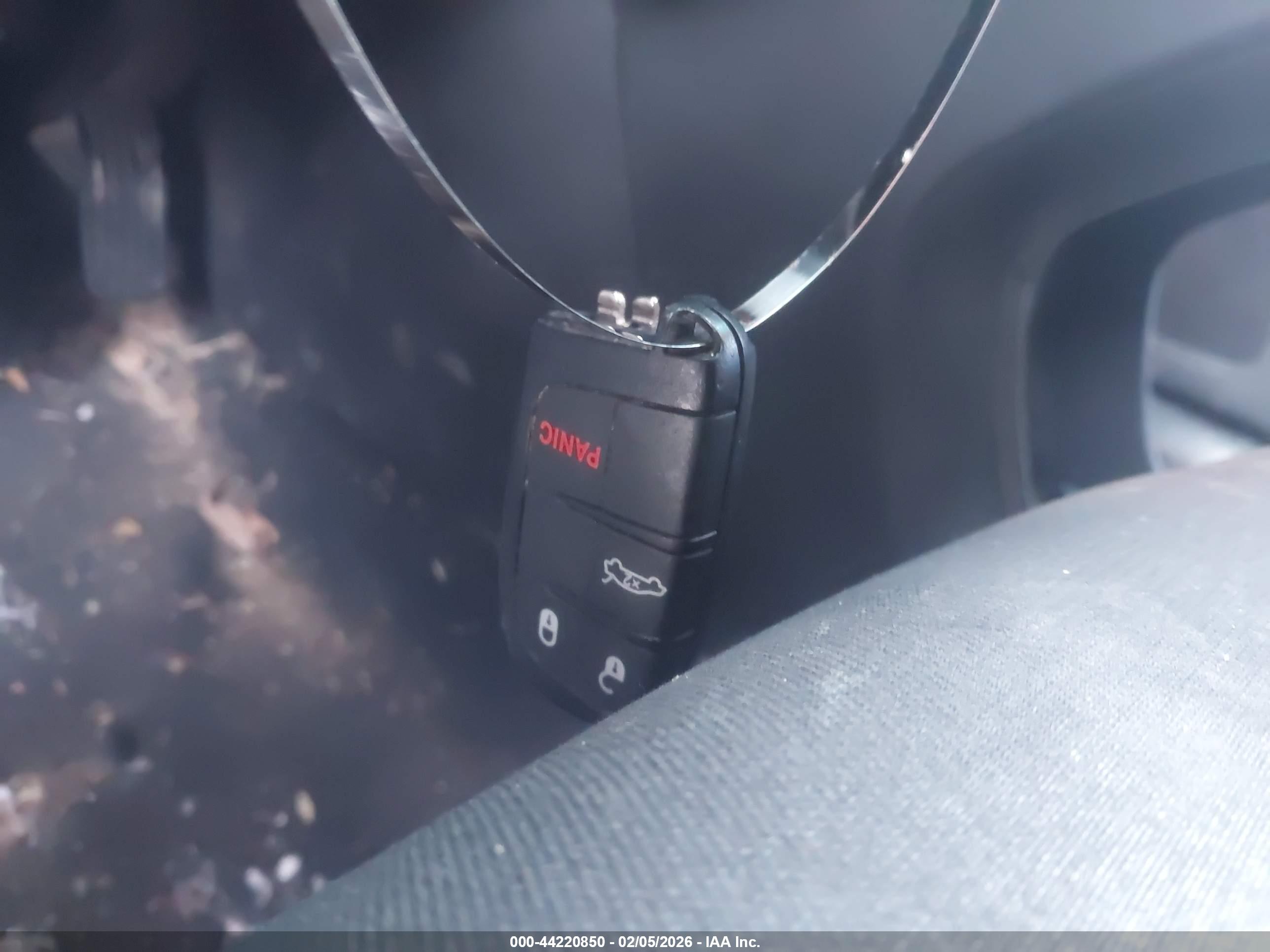 CHRYSLER 200 image 11