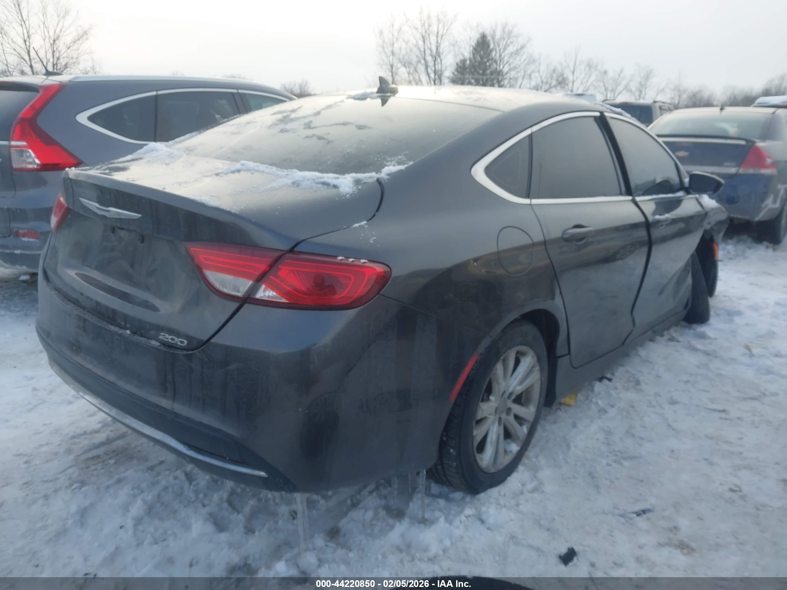 CHRYSLER 200 image 4