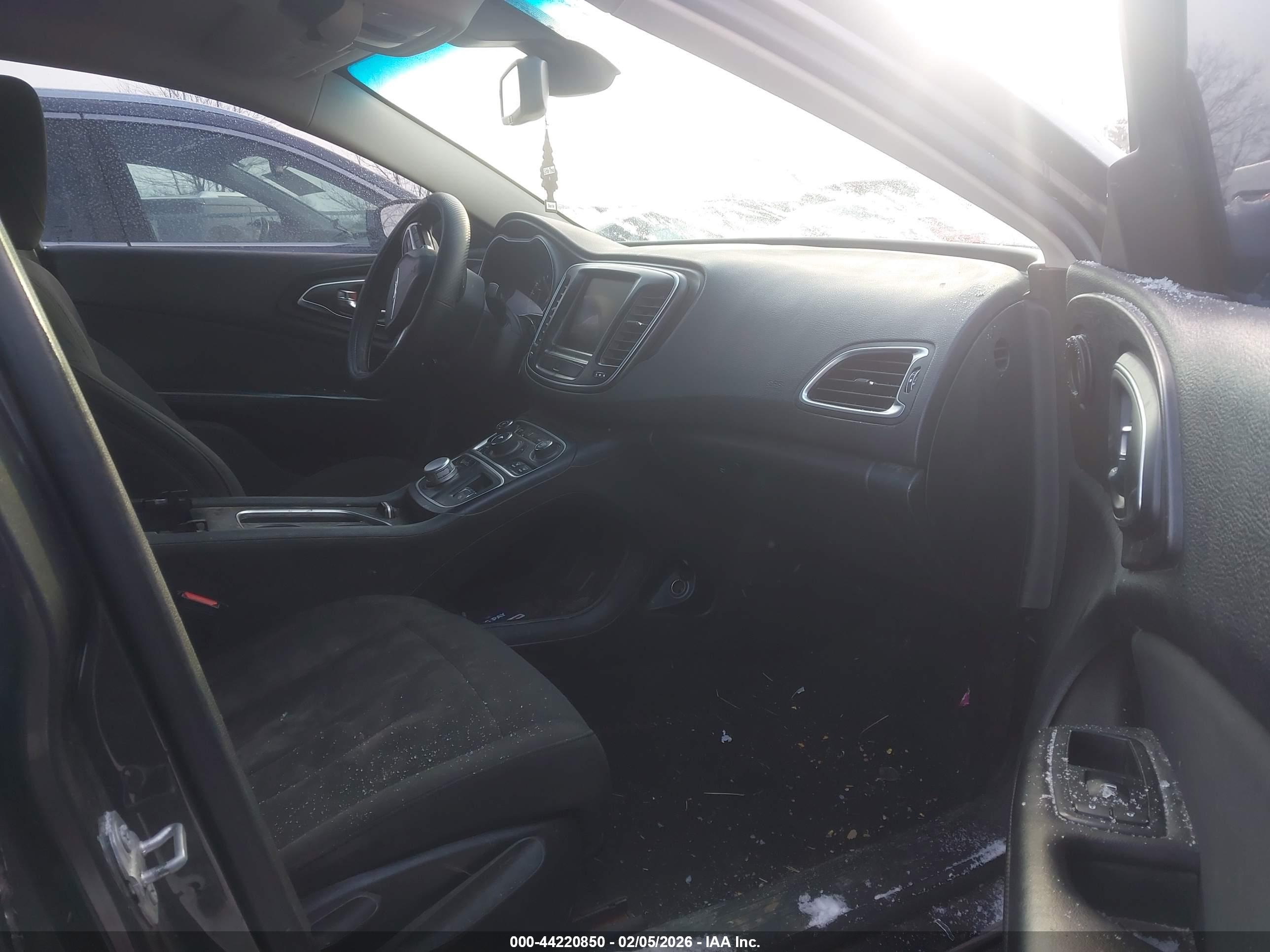 CHRYSLER 200 image 5