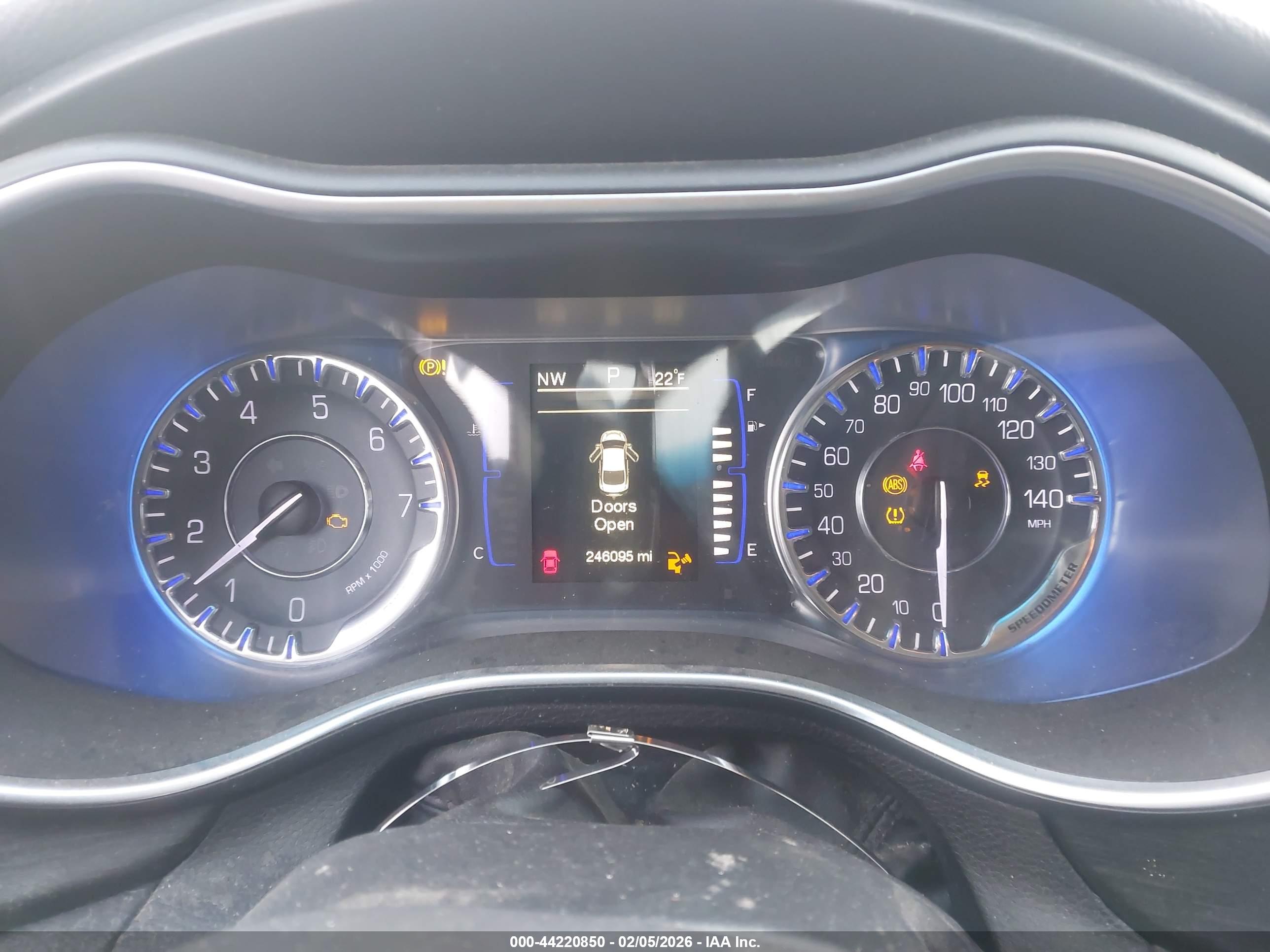 CHRYSLER 200 image 7
