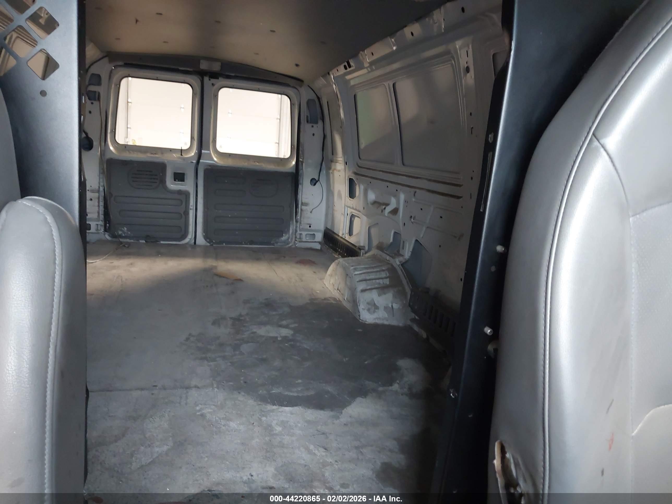 FORD E-350 image 8